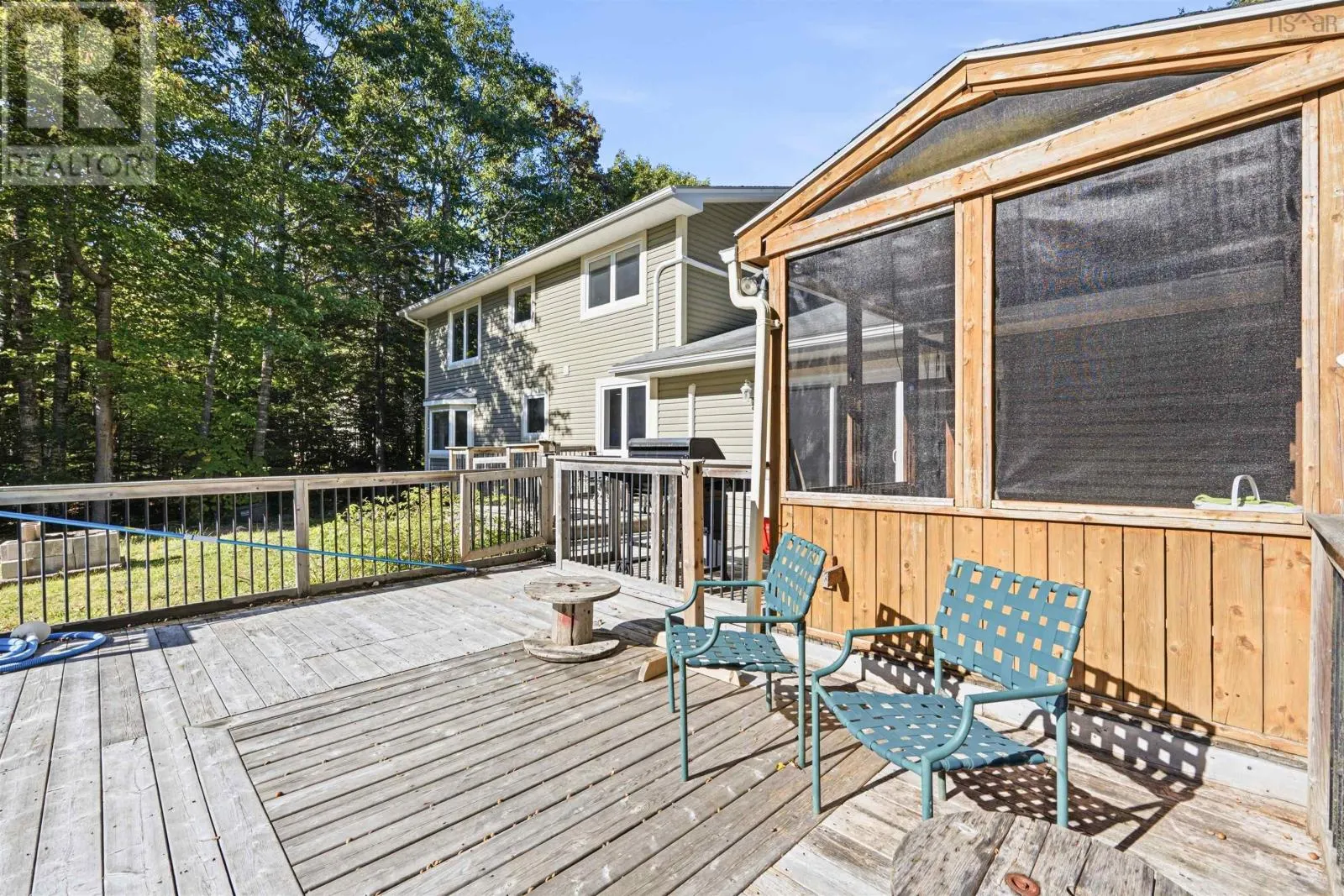18 Sandstone ave