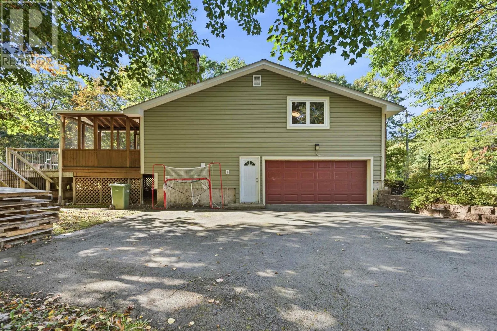 18 Sandstone ave