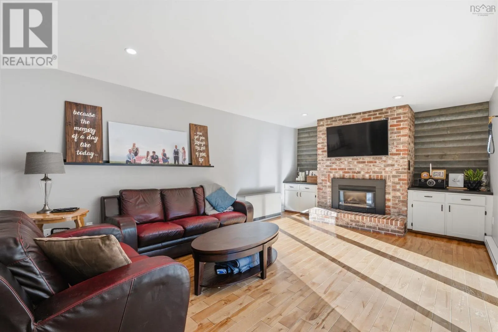 18 Sandstone ave