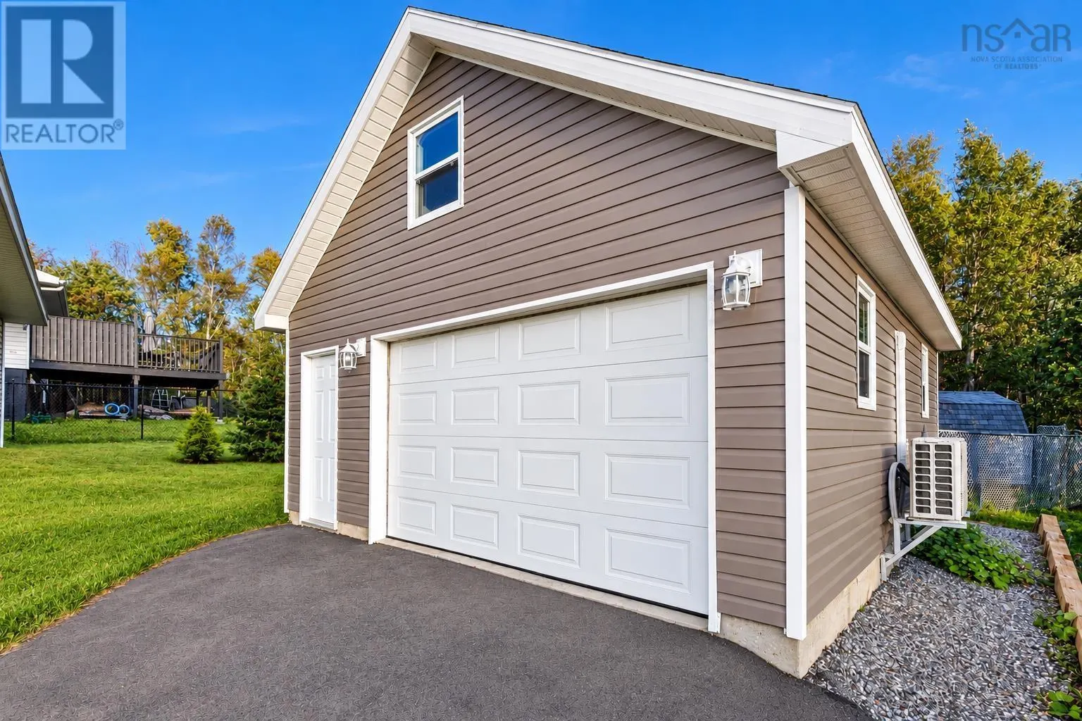 25 MacDonald Crescent