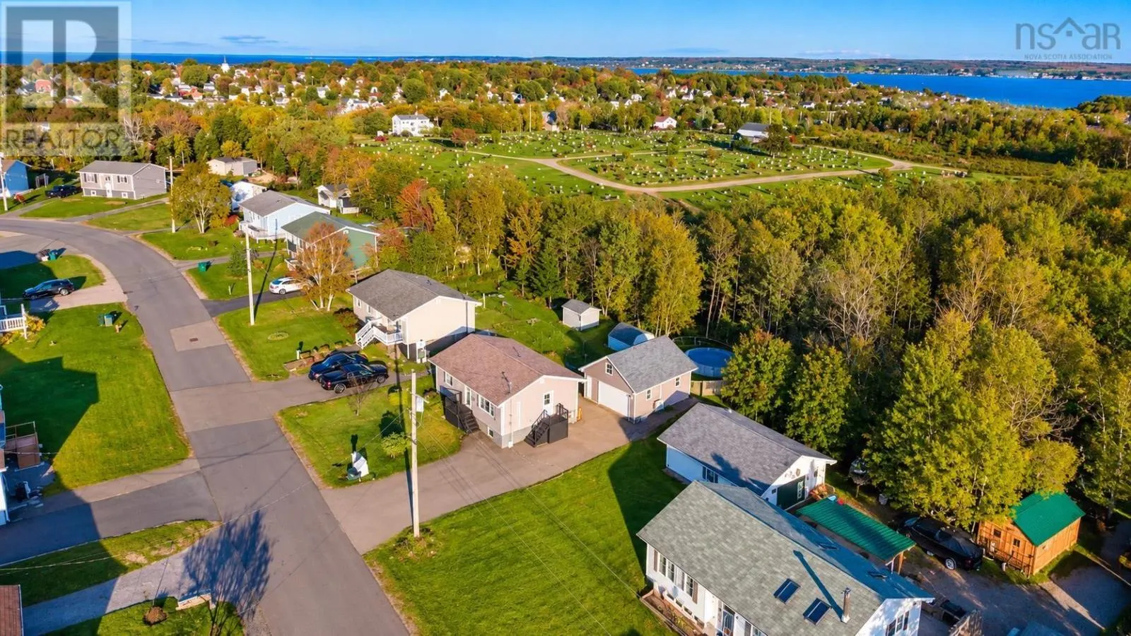 25 MacDonald Crescent