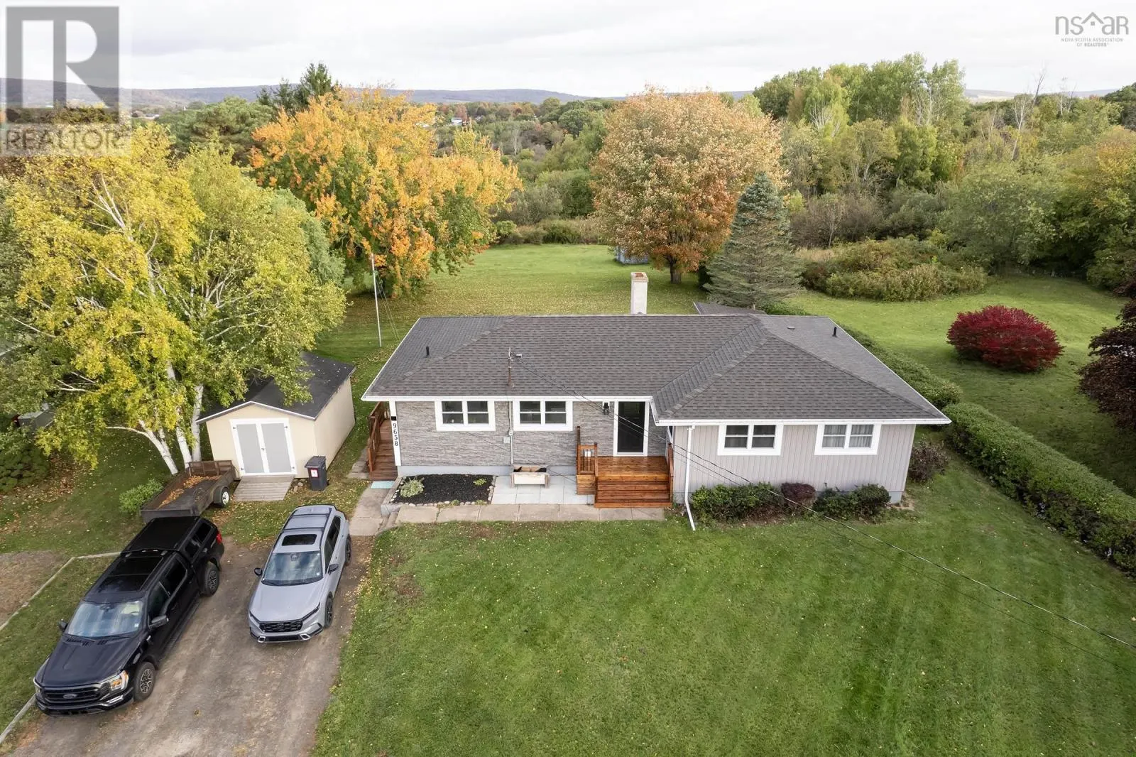 9658 Highway 10