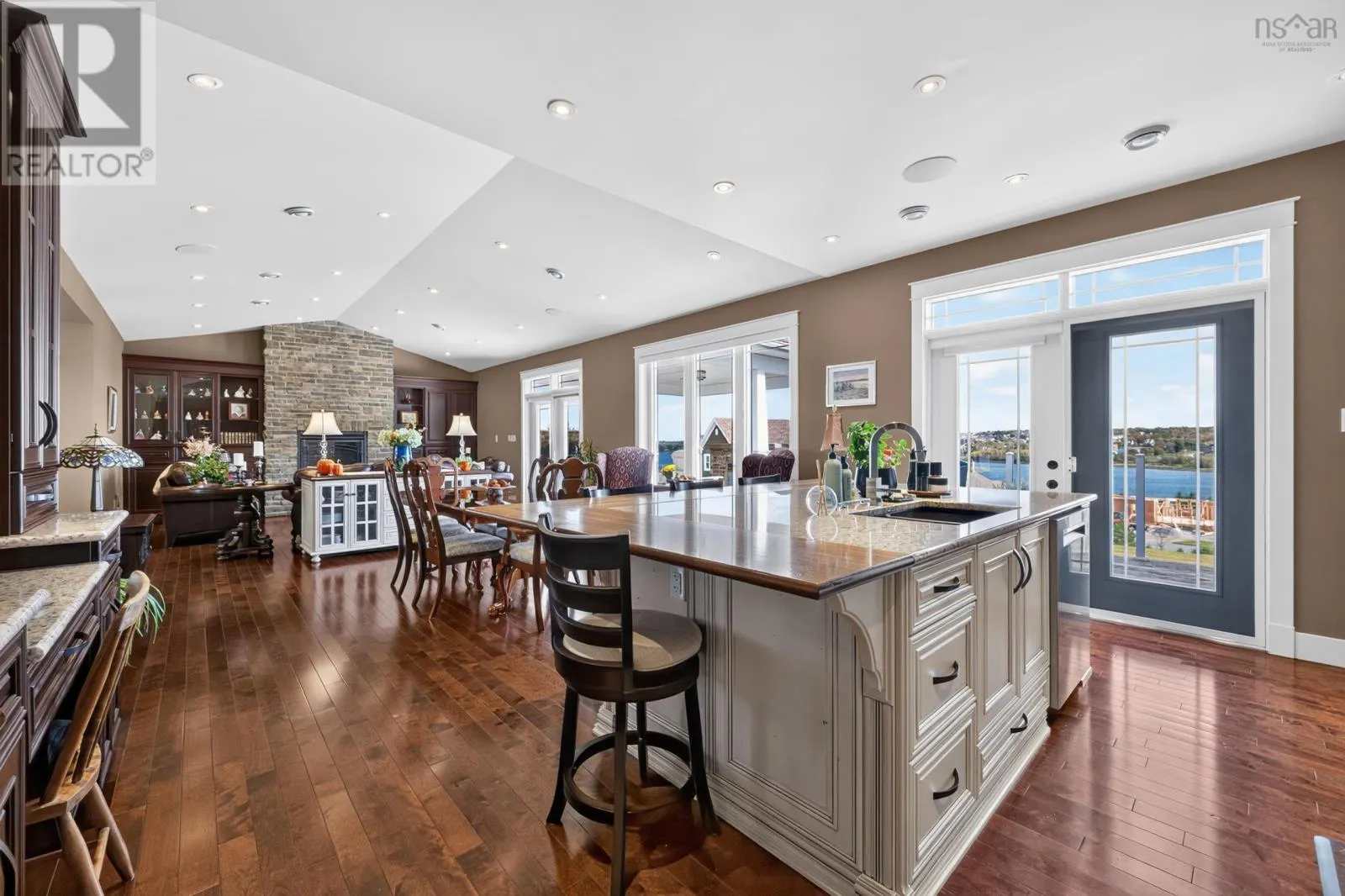 18 Clipper Court