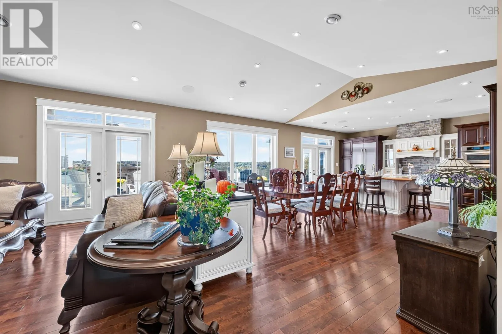 18 Clipper Court