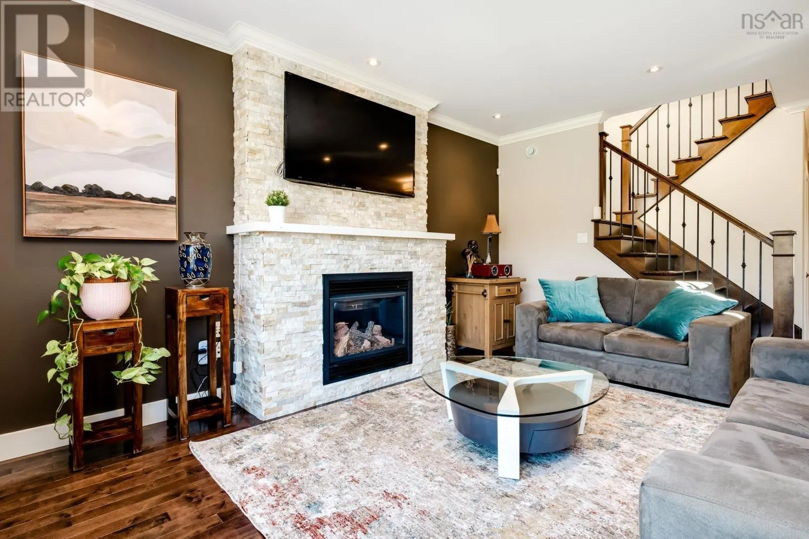 32 Hollyhock Way