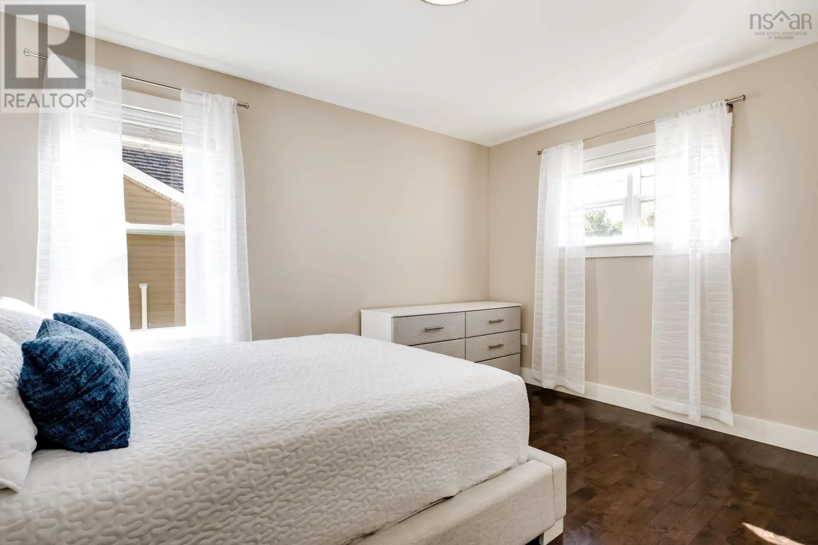 32 Hollyhock Way