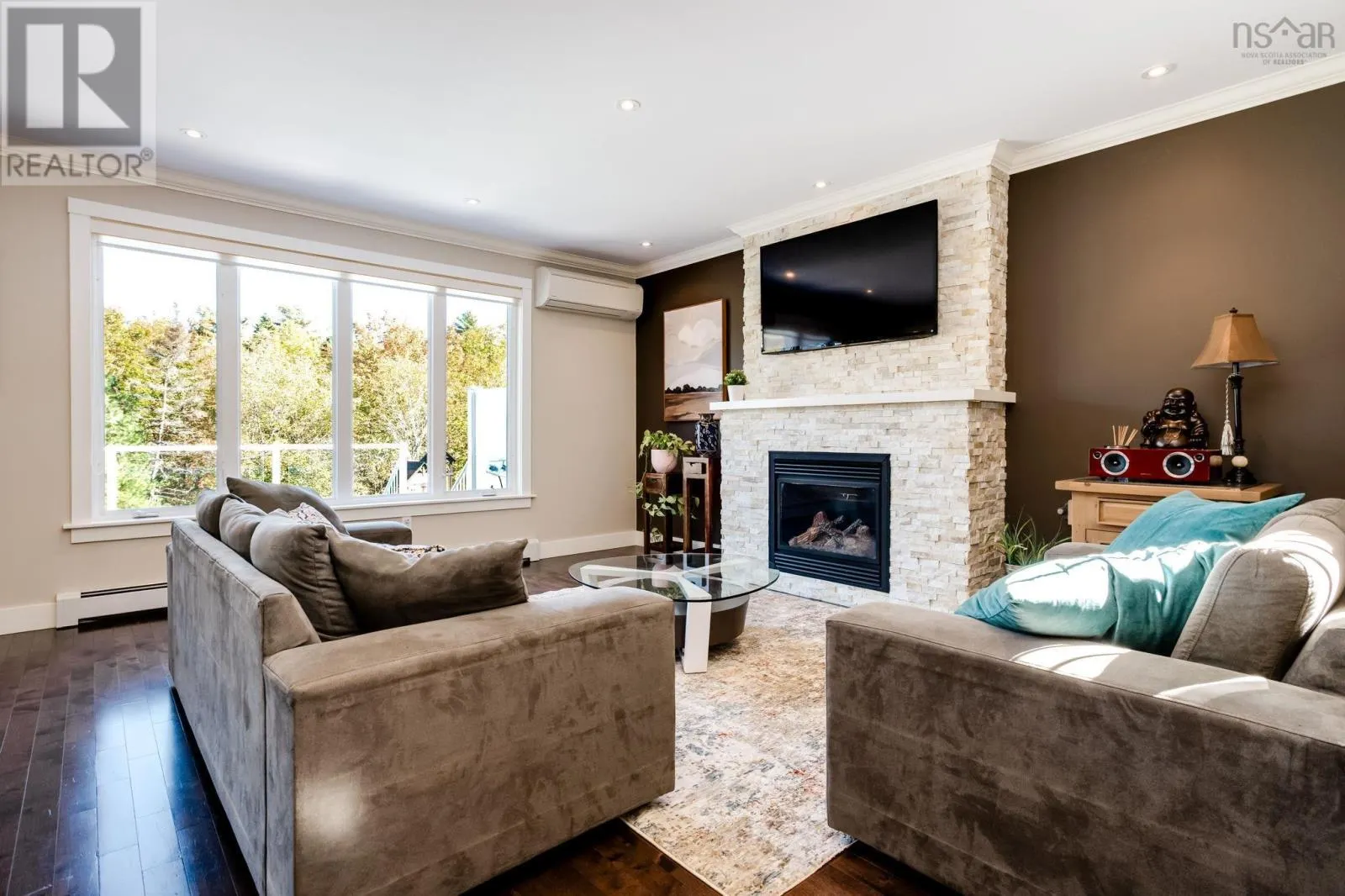 32 Hollyhock Way