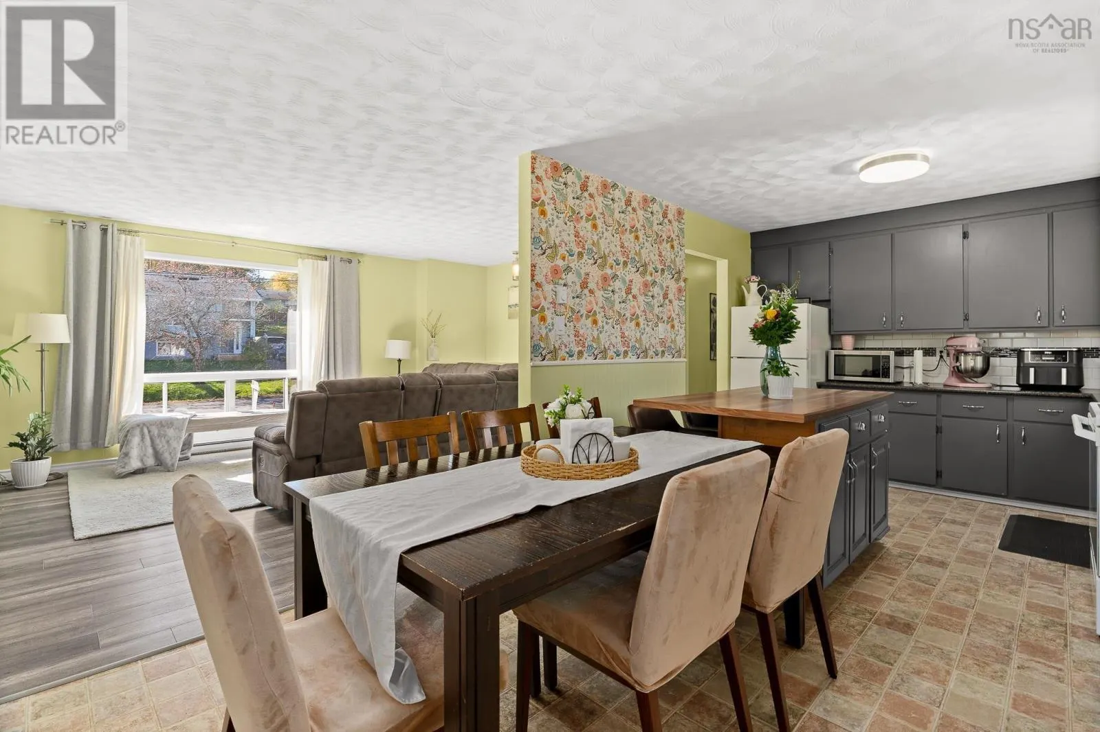 1022/1024 Marie Crescent