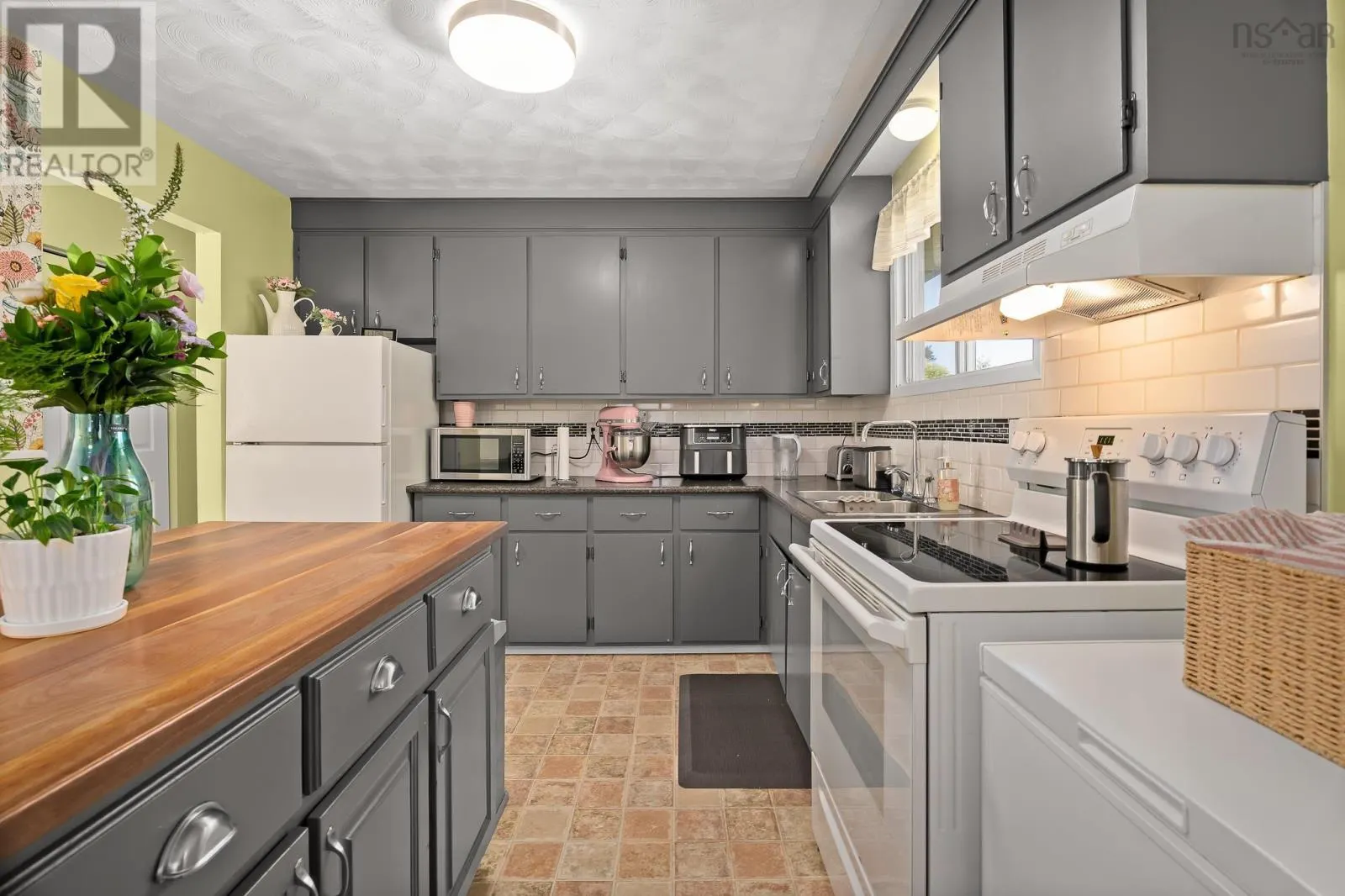 1022/1024 Marie Crescent
