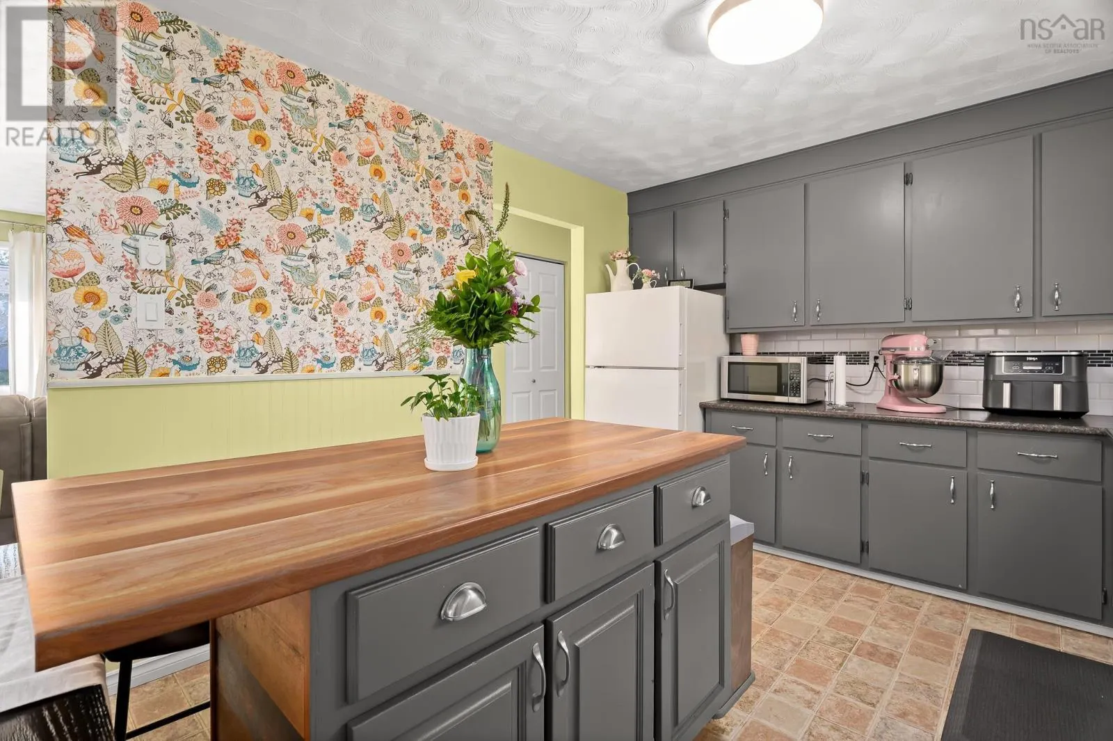 1022/1024 Marie Crescent