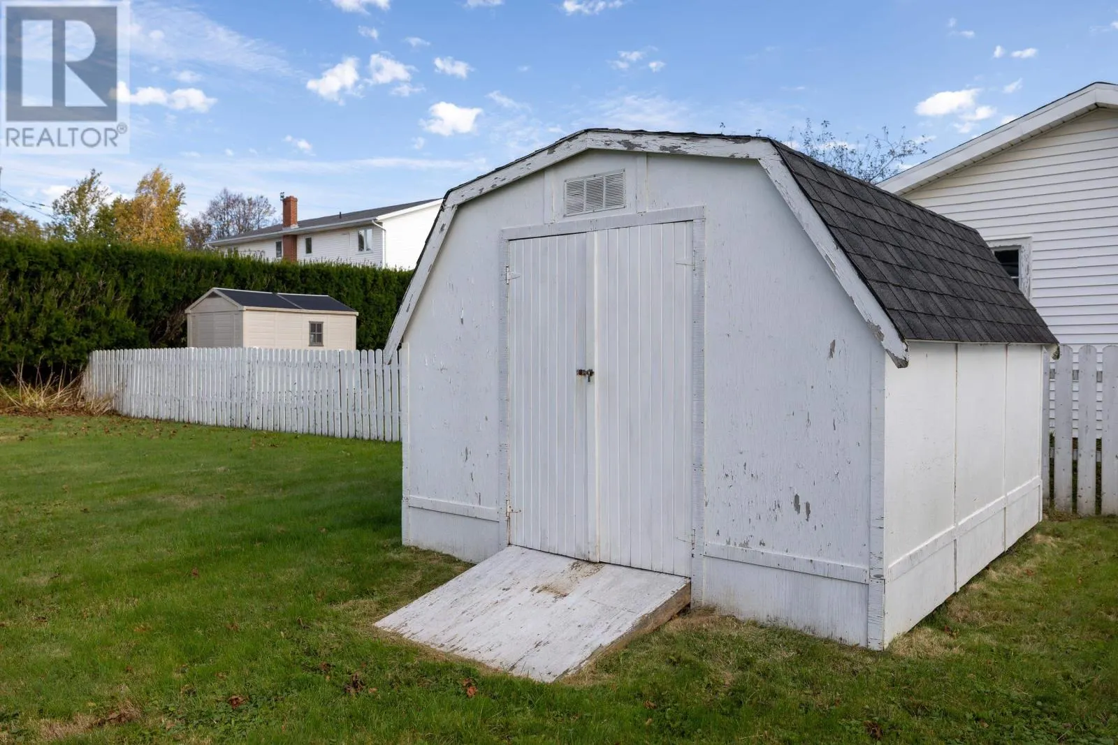 17 Newland Crescent