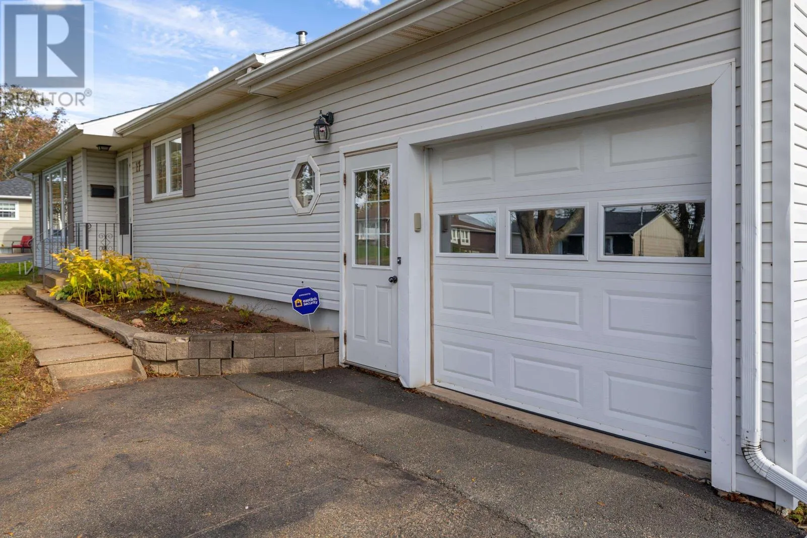 17 Newland Crescent