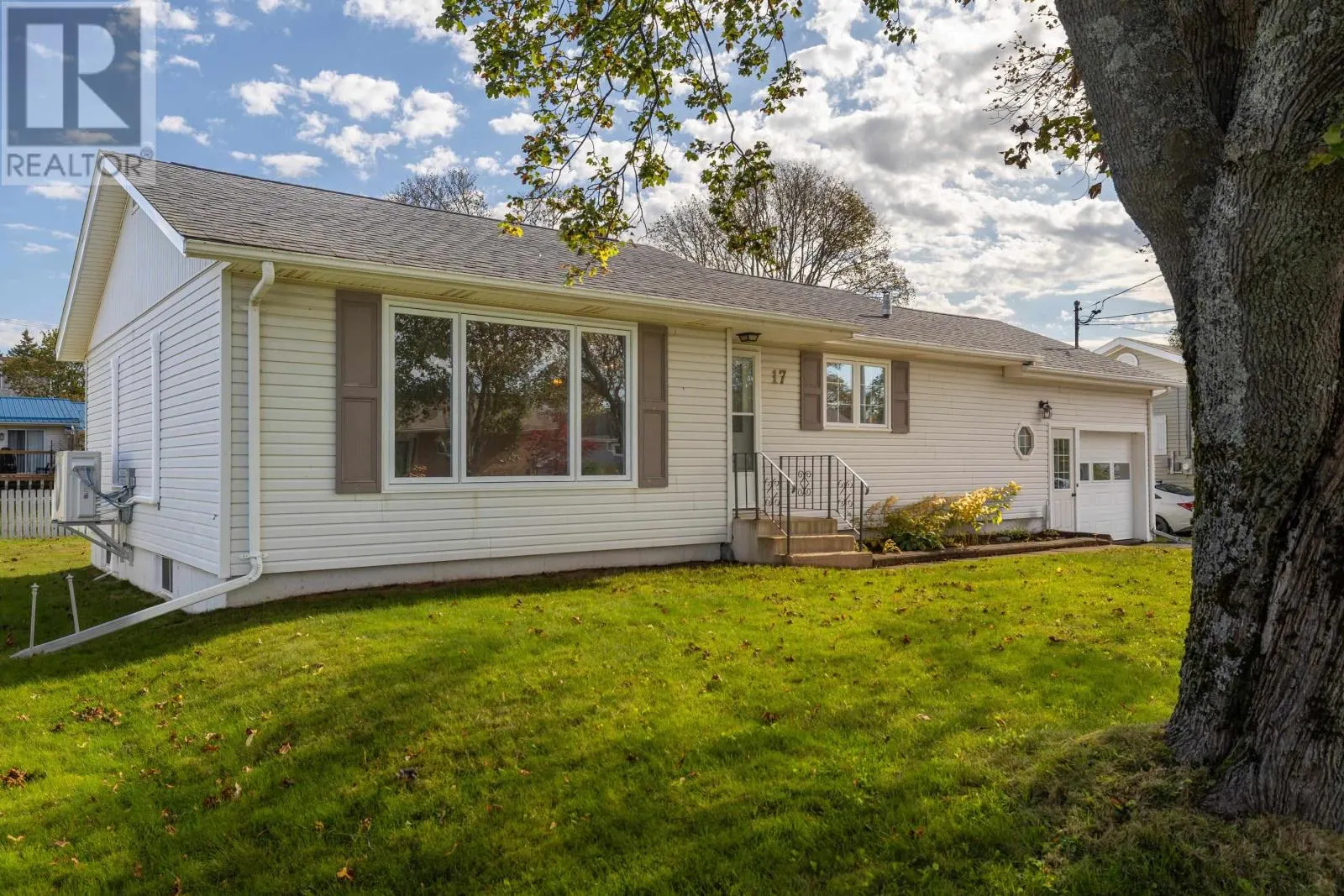 17 Newland Crescent