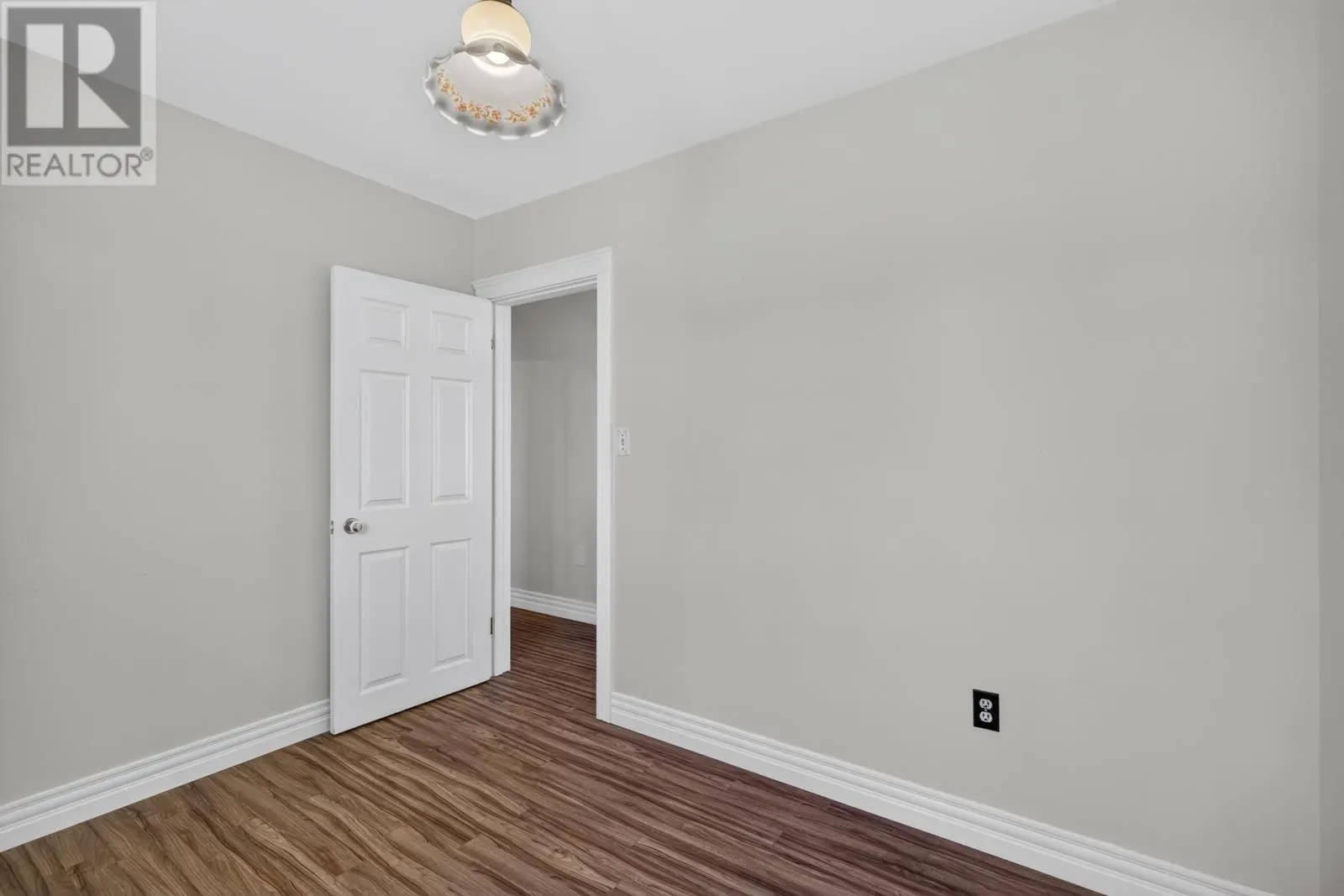 17 Newland Crescent