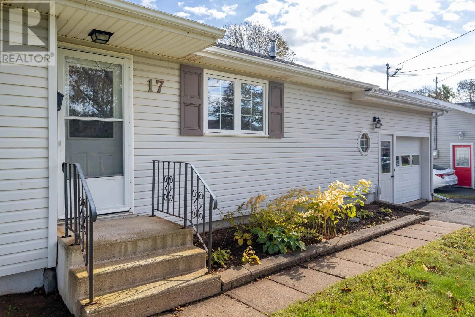 17 Newland Crescent