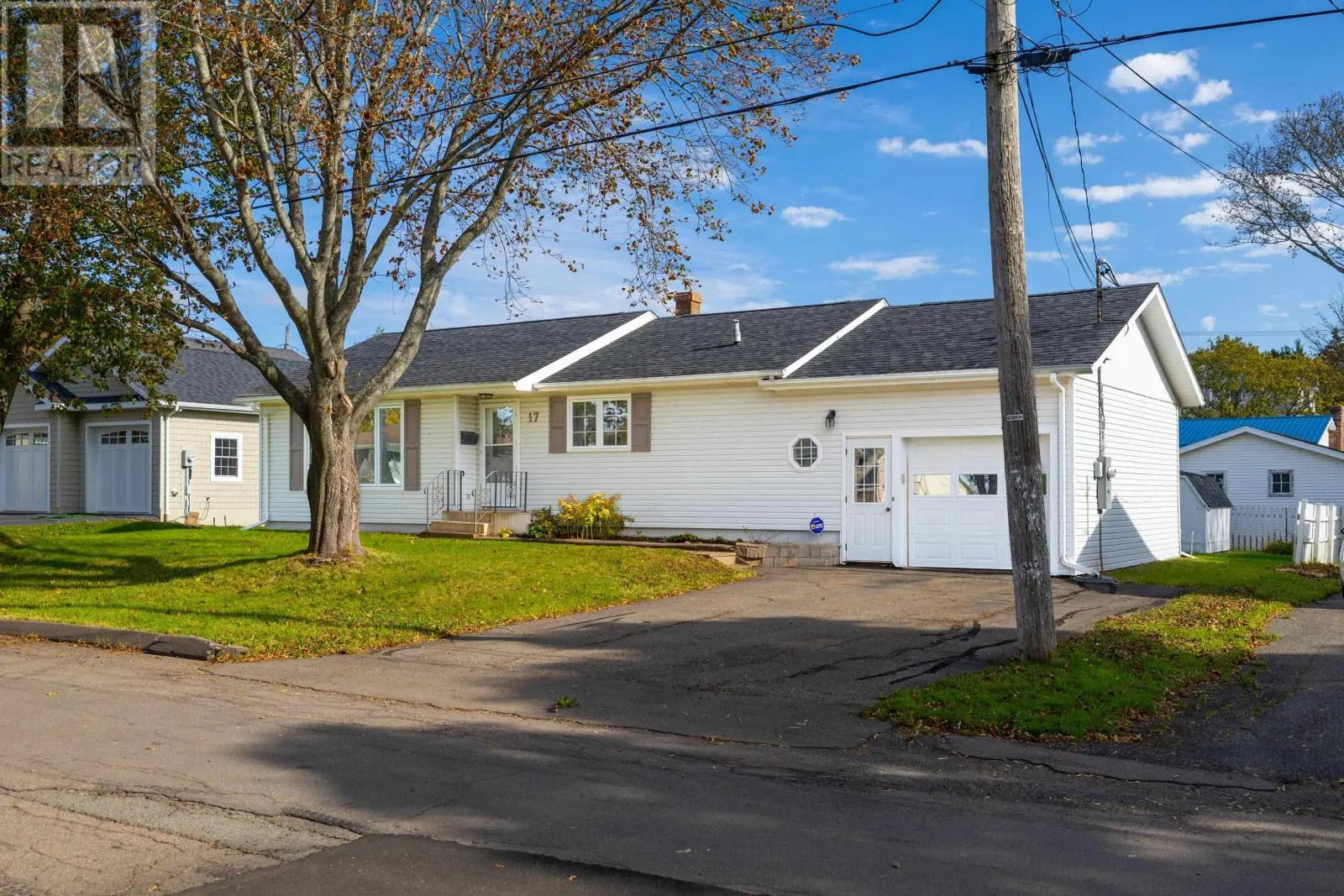 17 Newland Crescent