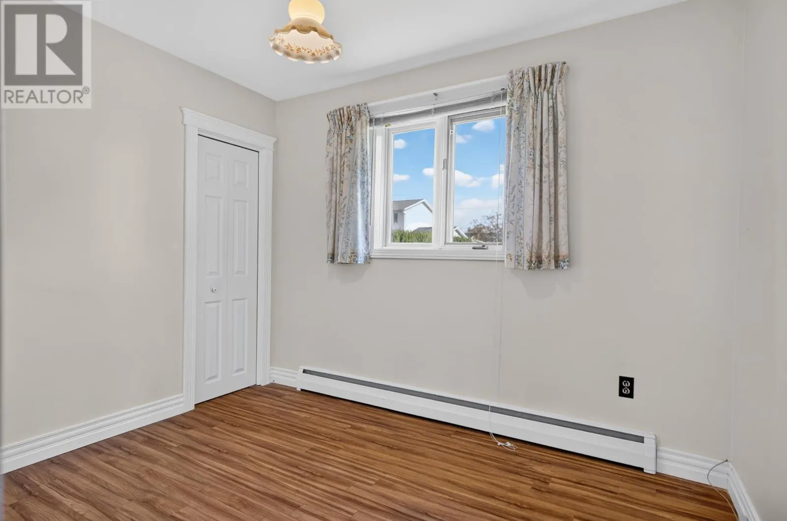 17 Newland Crescent