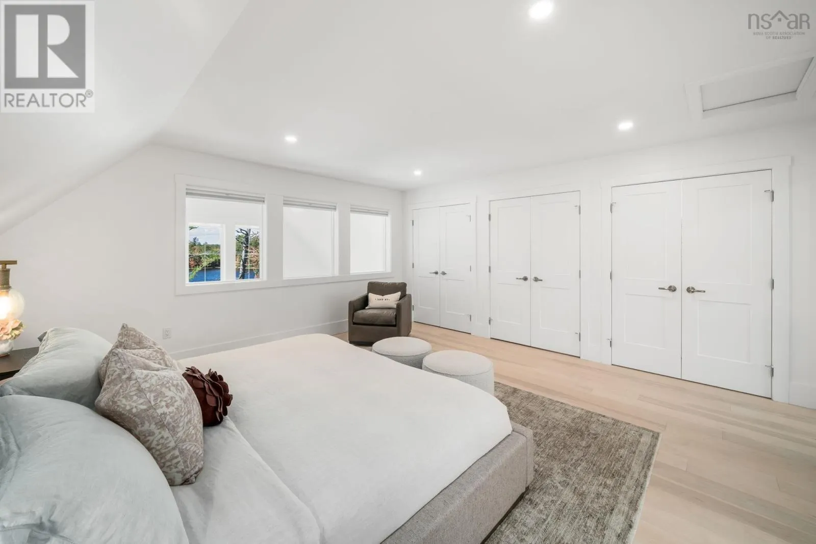 22 Western Point Lane