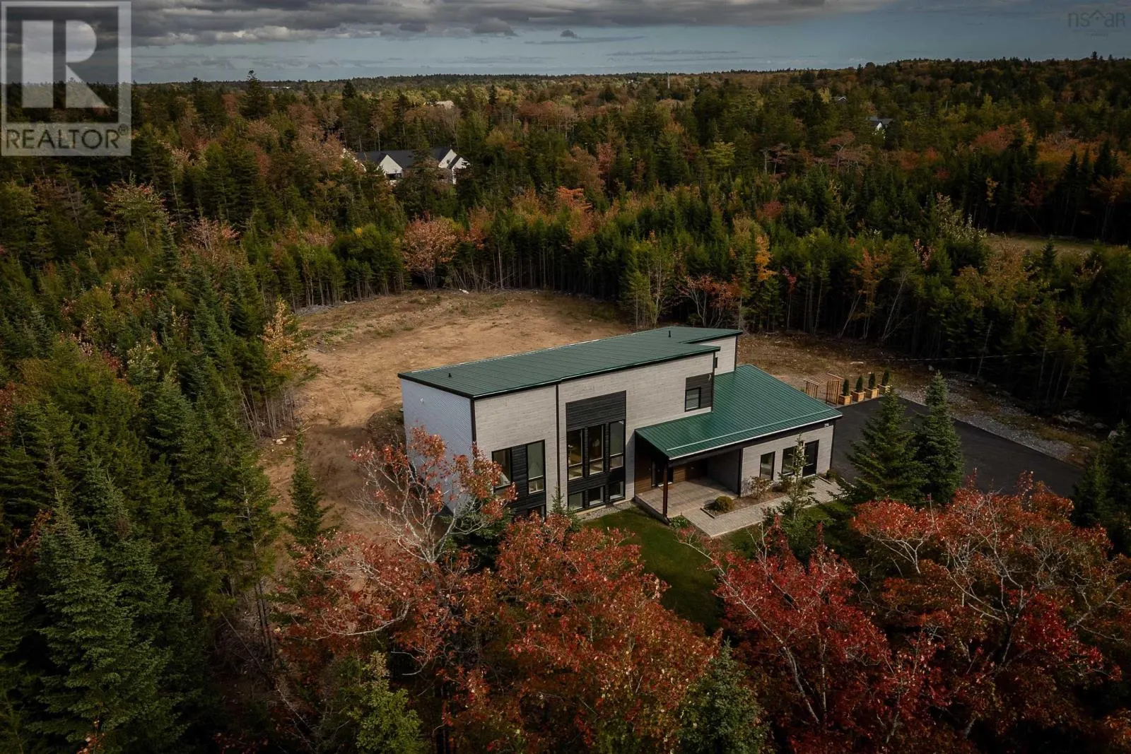 394 Canoe Crescent