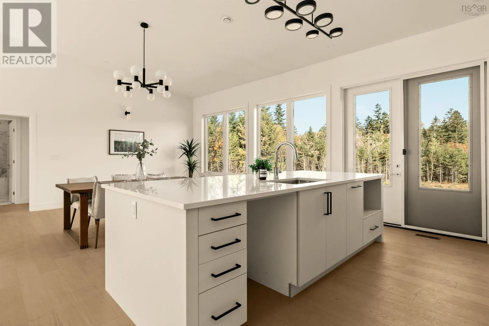 394 Canoe Crescent