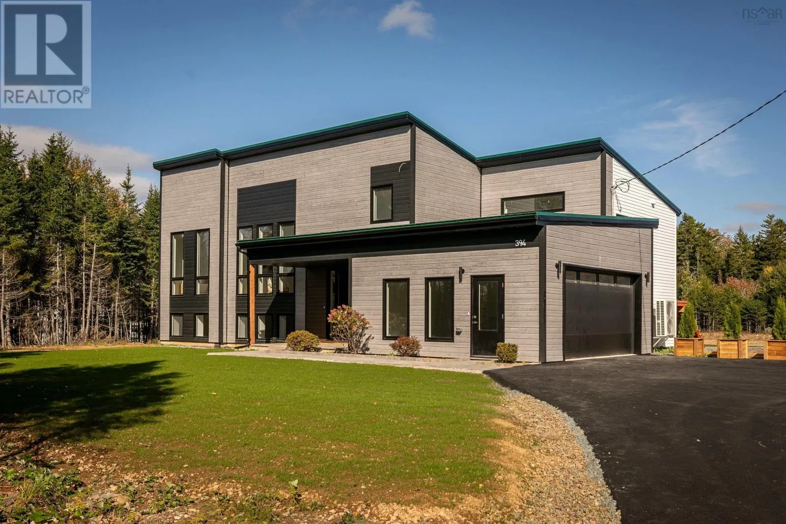 394 Canoe Crescent