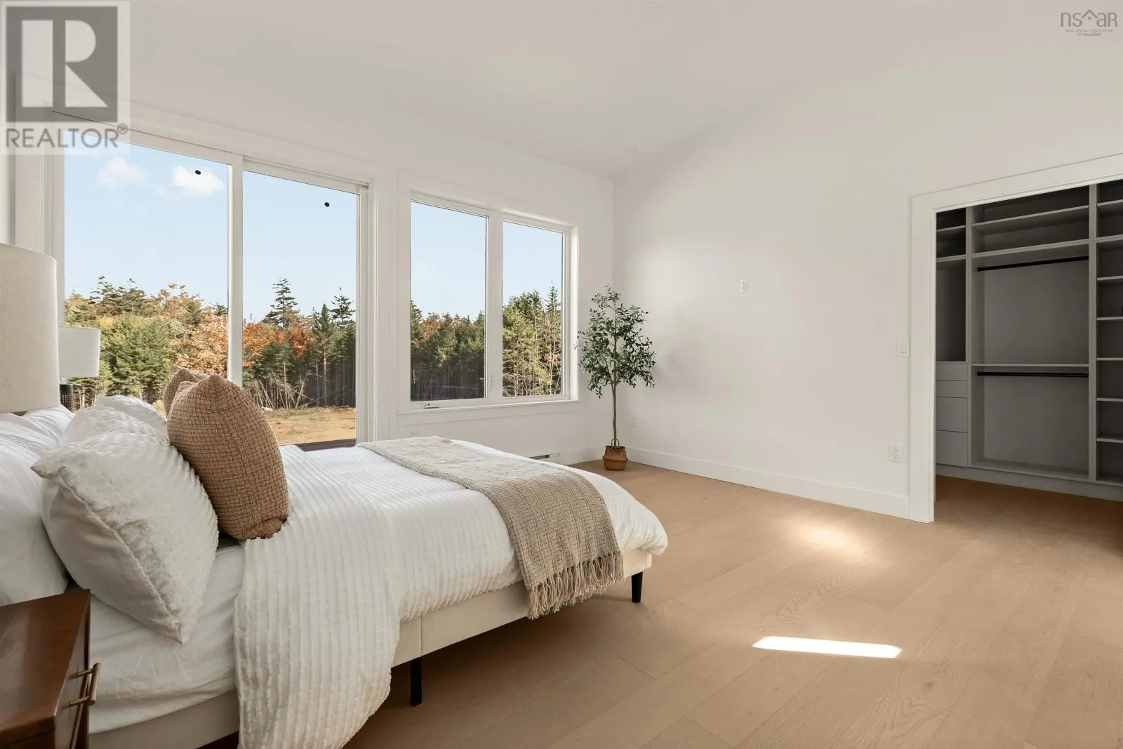 394 Canoe Crescent