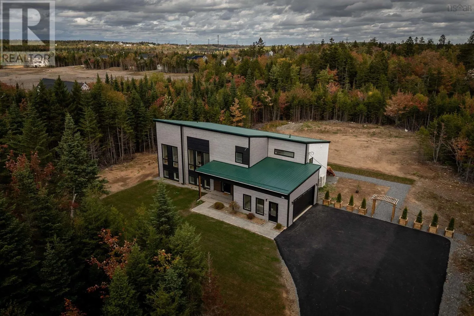 394 Canoe Crescent