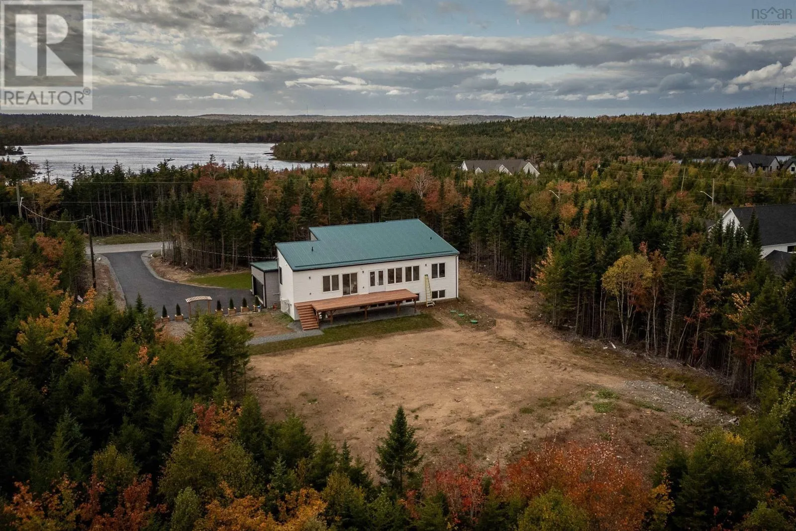 394 Canoe Crescent