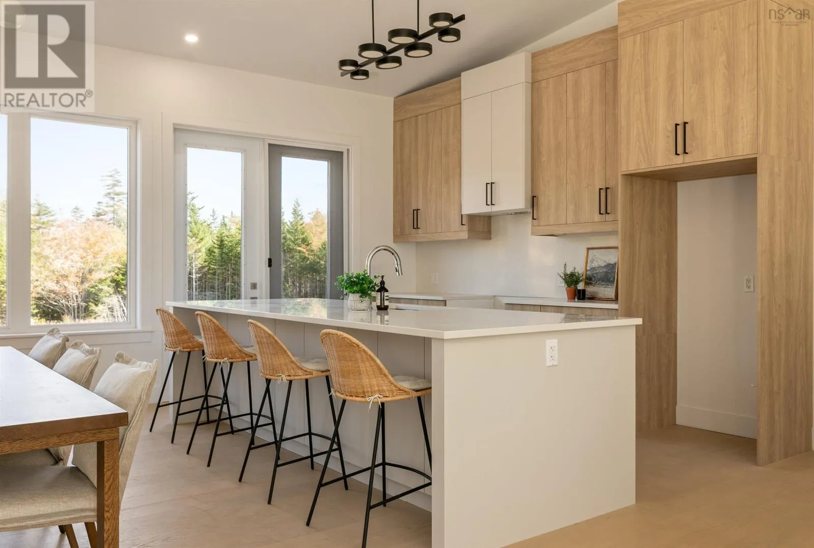394 Canoe Crescent