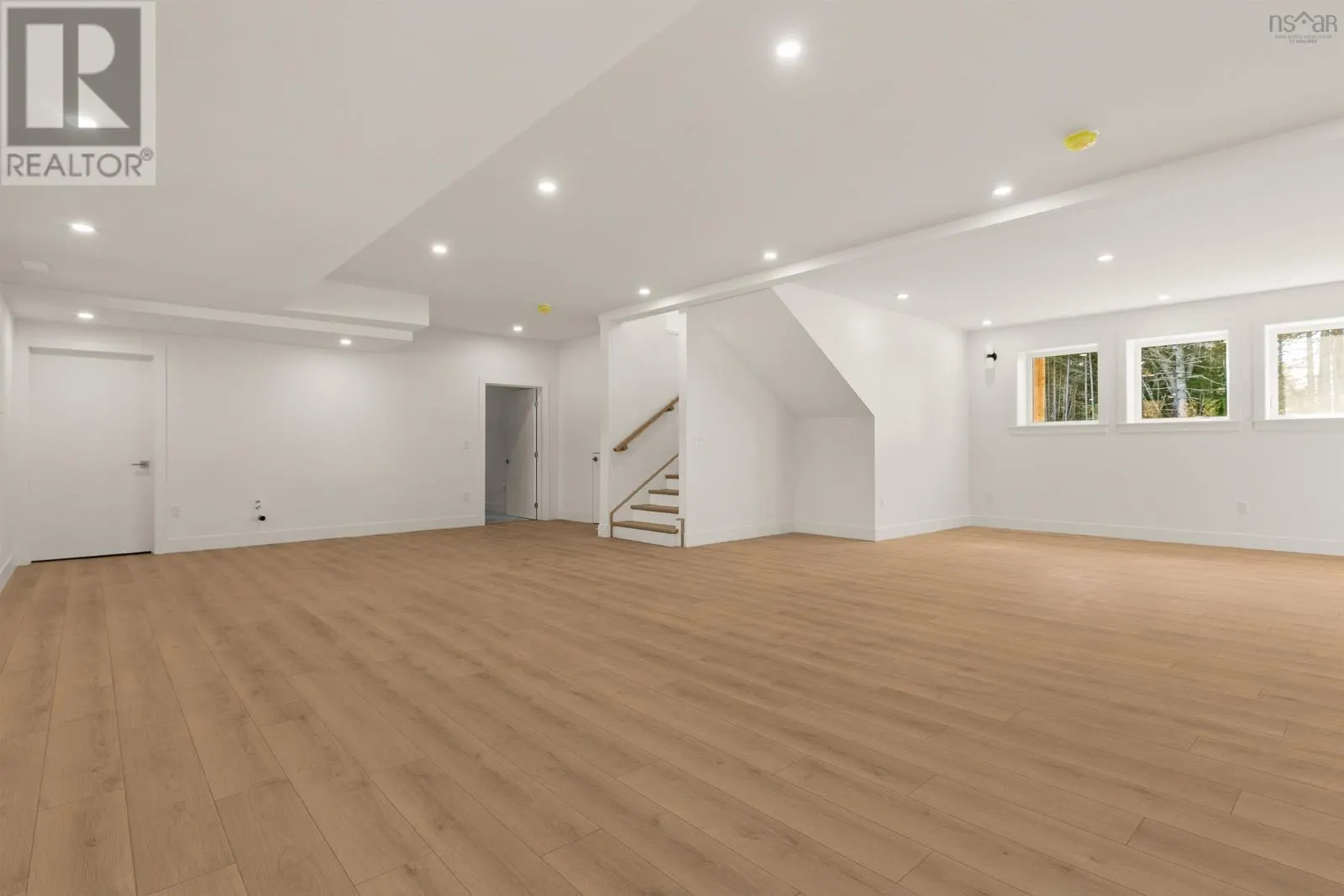 394 Canoe Crescent