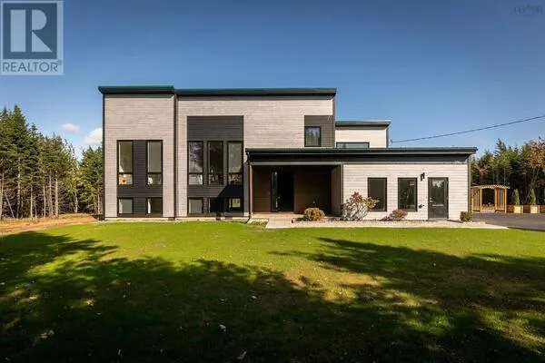 394 Canoe Crescent