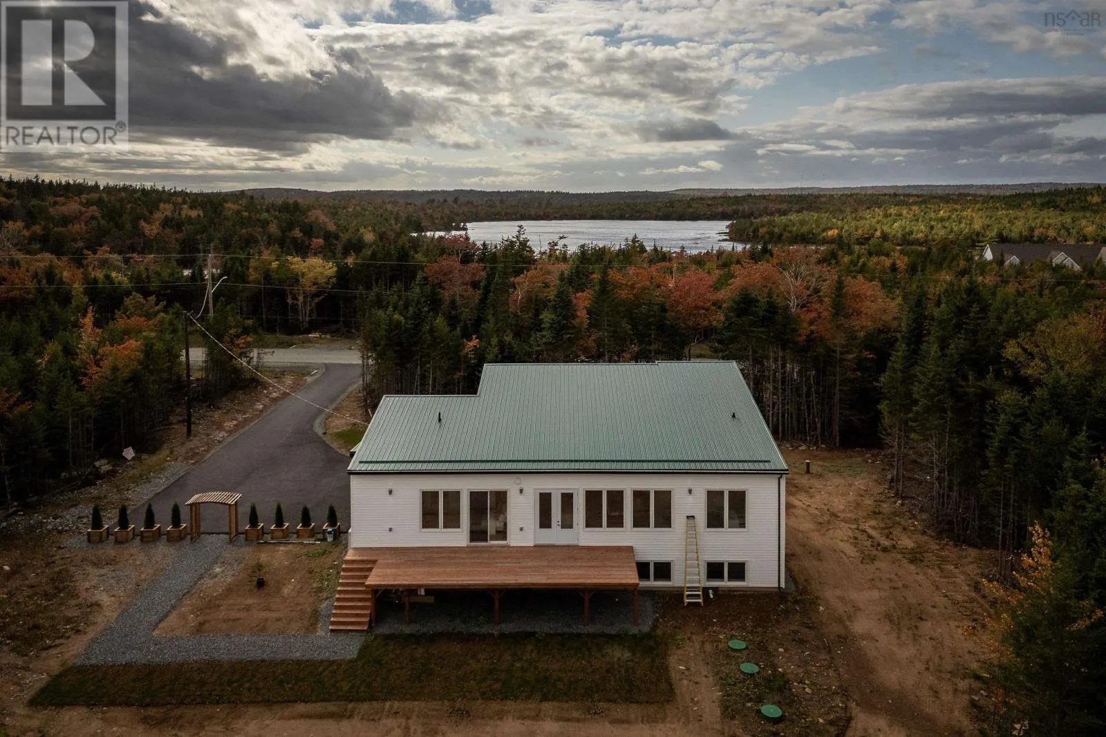 394 Canoe Crescent