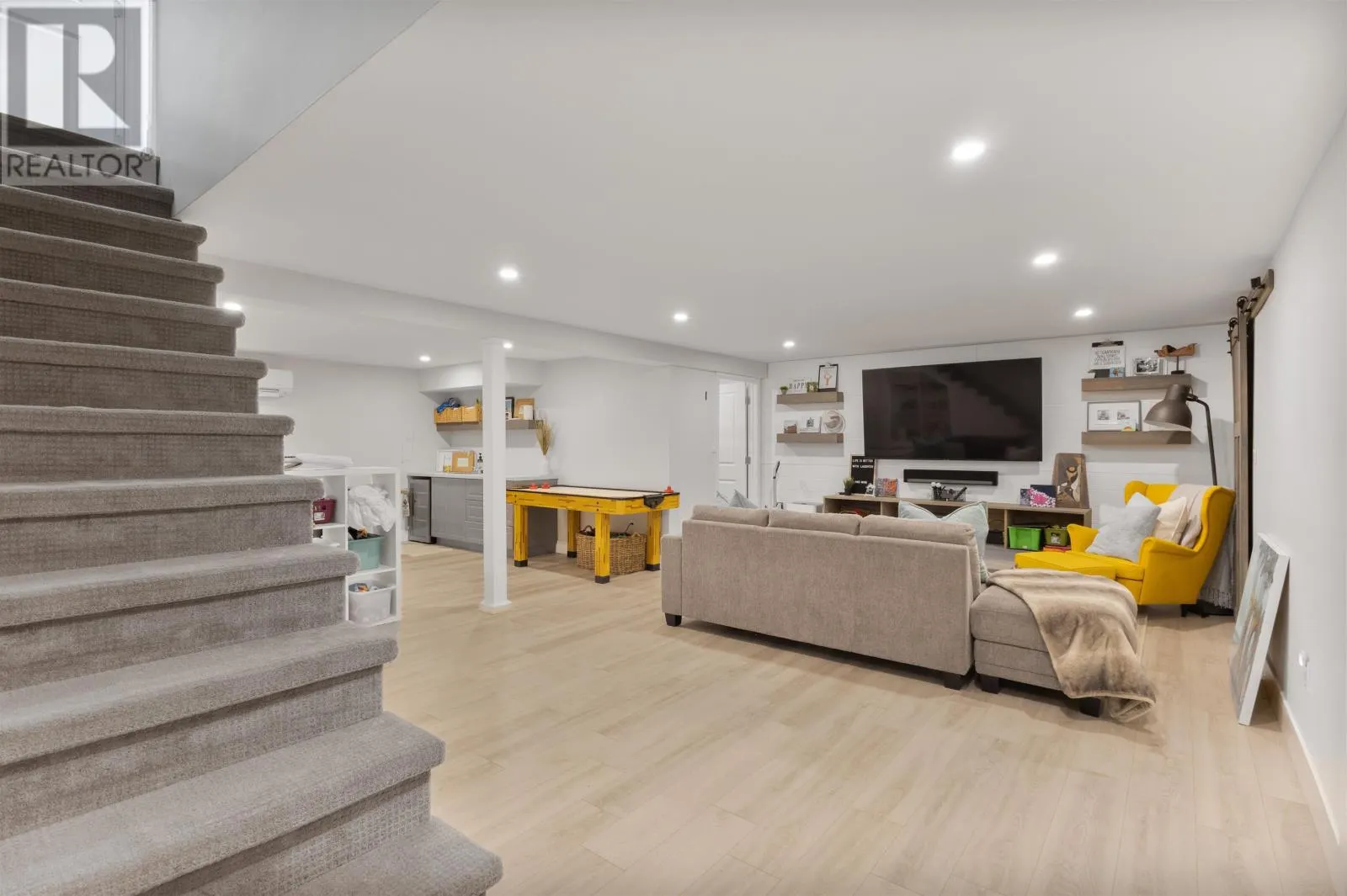 45 Earl Drive