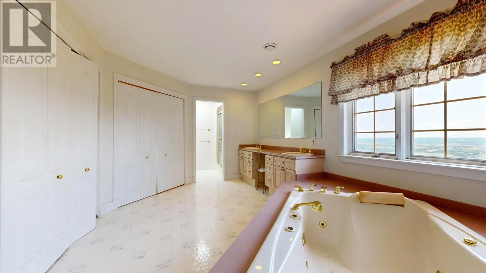 1608 Brow Of Mountain Road