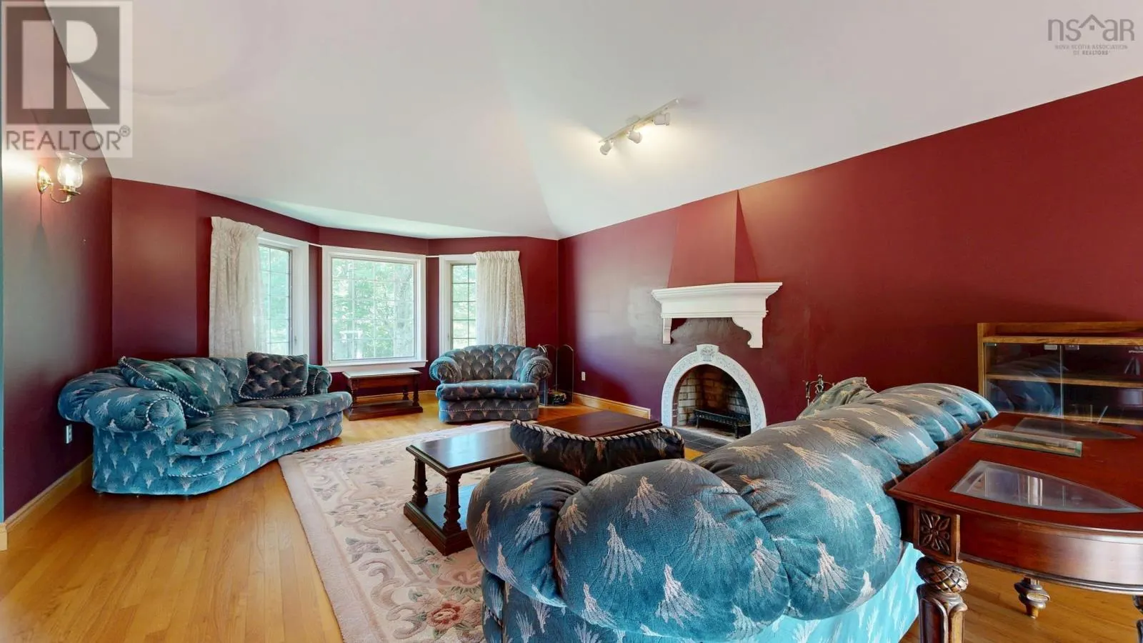 1608 Brow Of Mountain Road