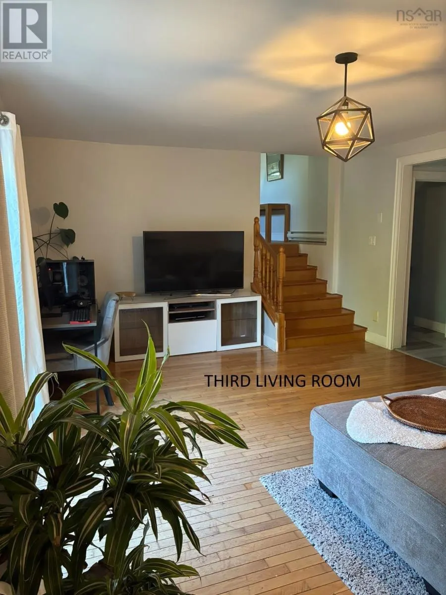 22 CEDAR Crescent