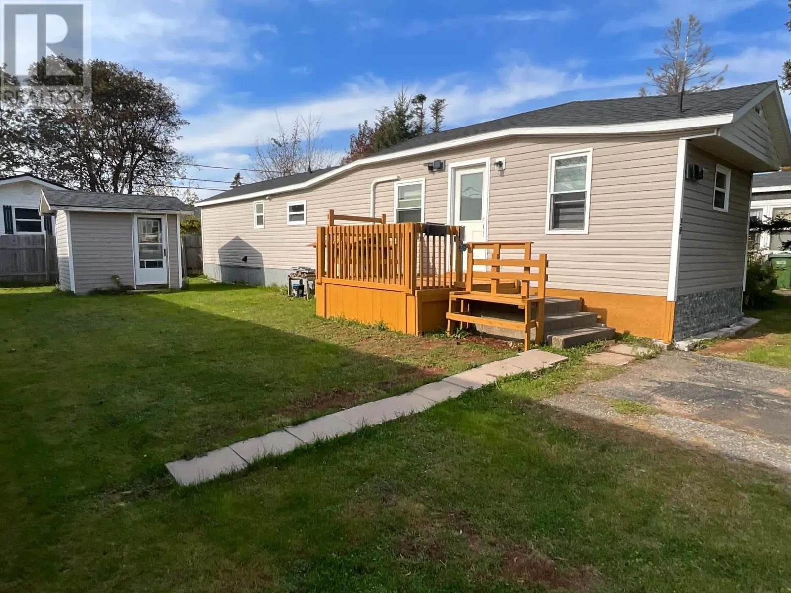 38 Linkletter Estate
