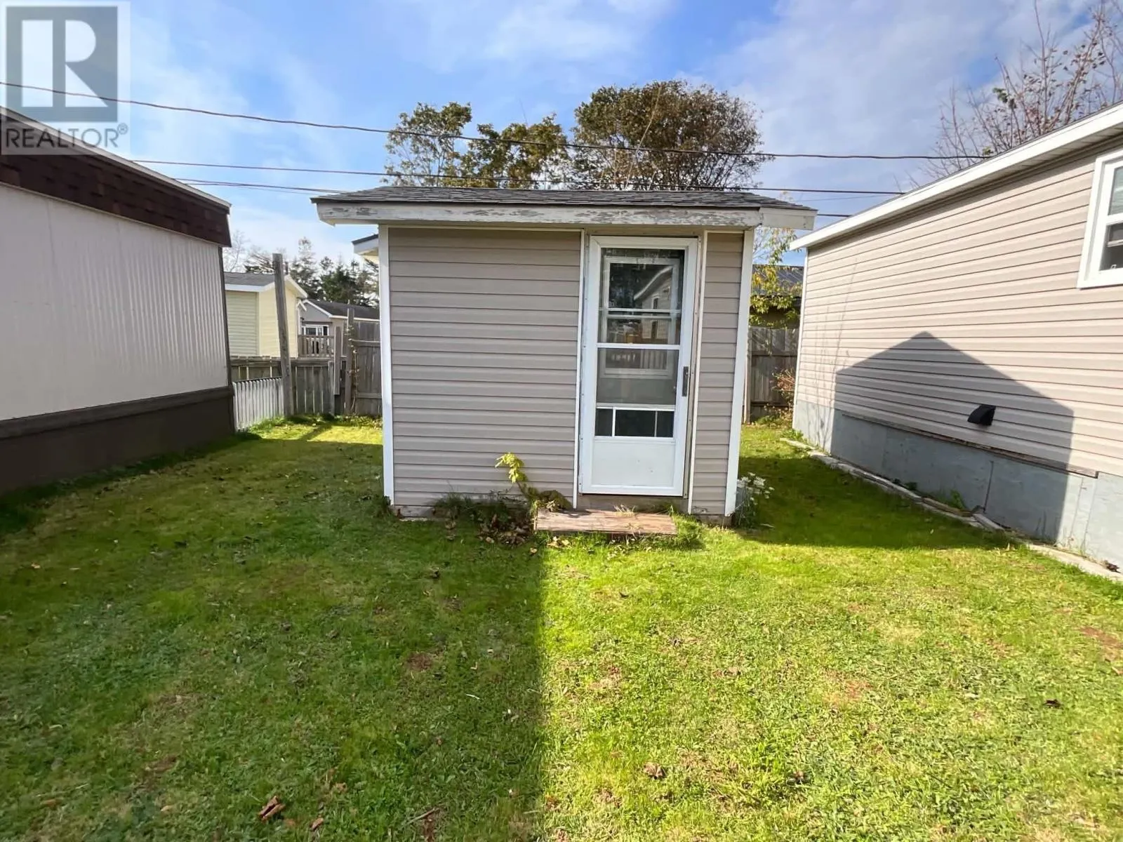 38 Linkletter Estate