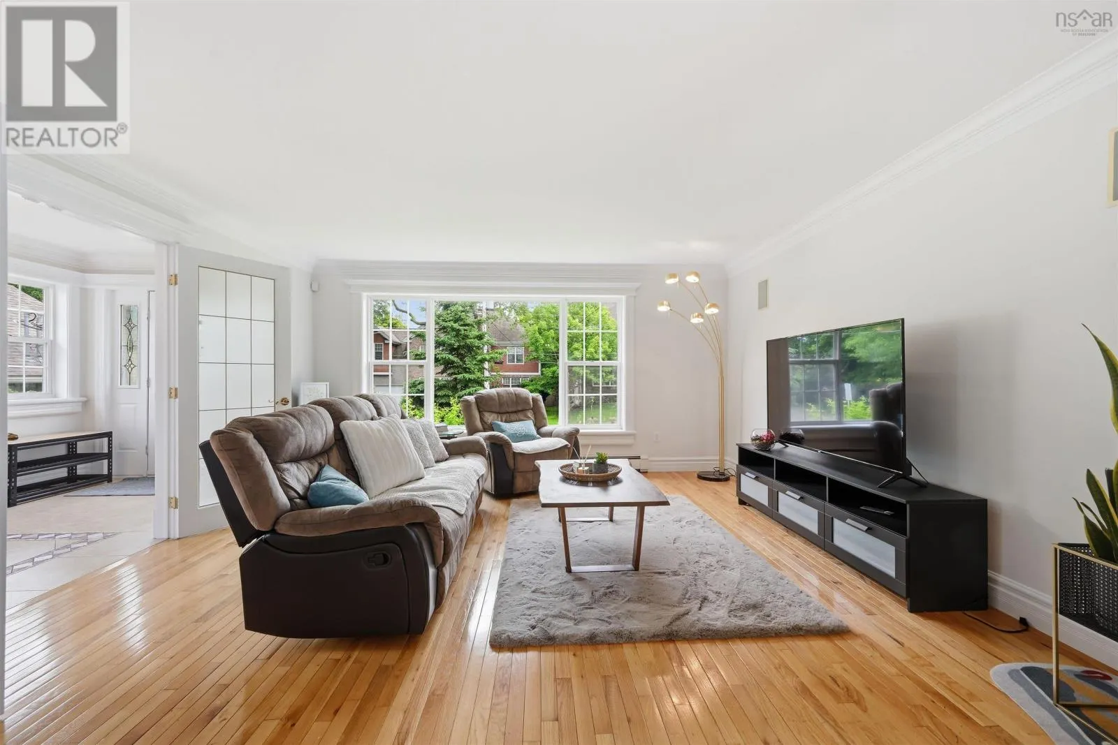 5743 Southwood Drive