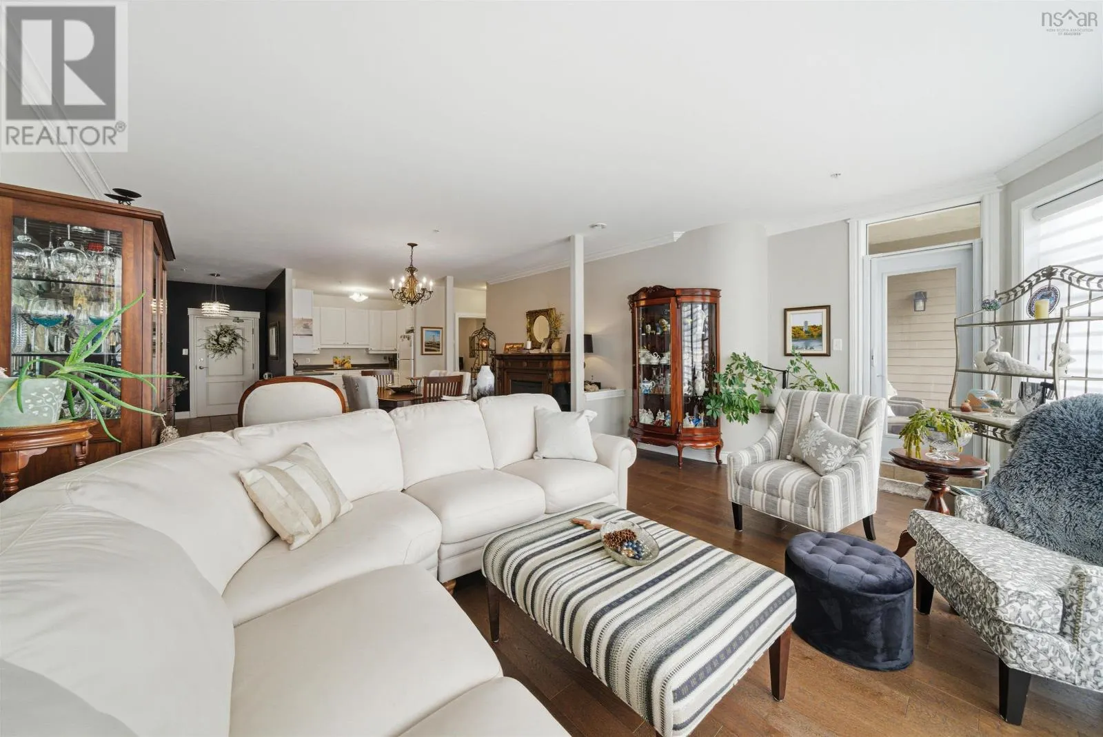 214 94 Bedros Lane