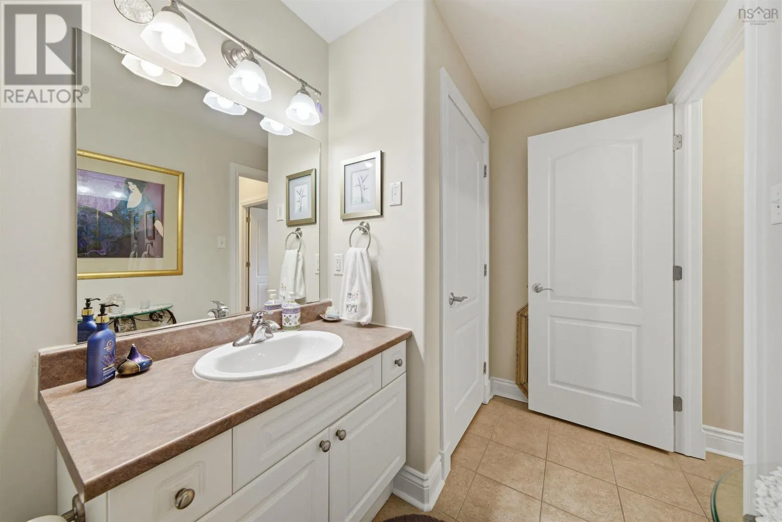 214 94 Bedros Lane