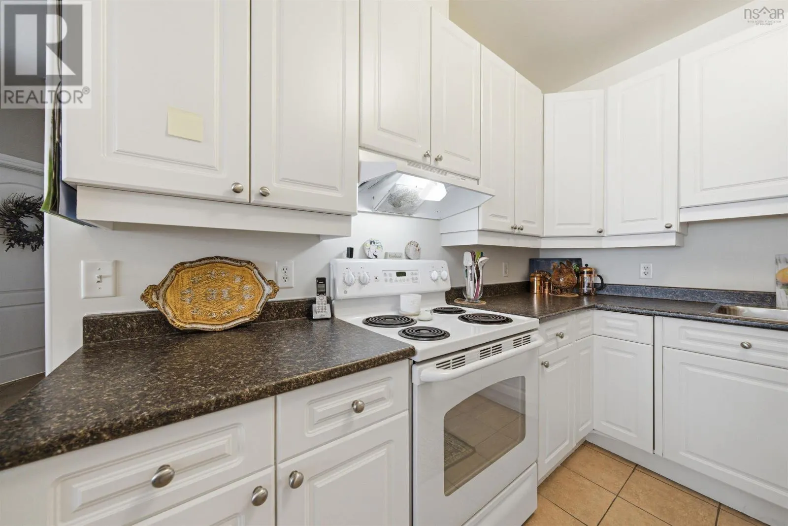 214 94 Bedros Lane