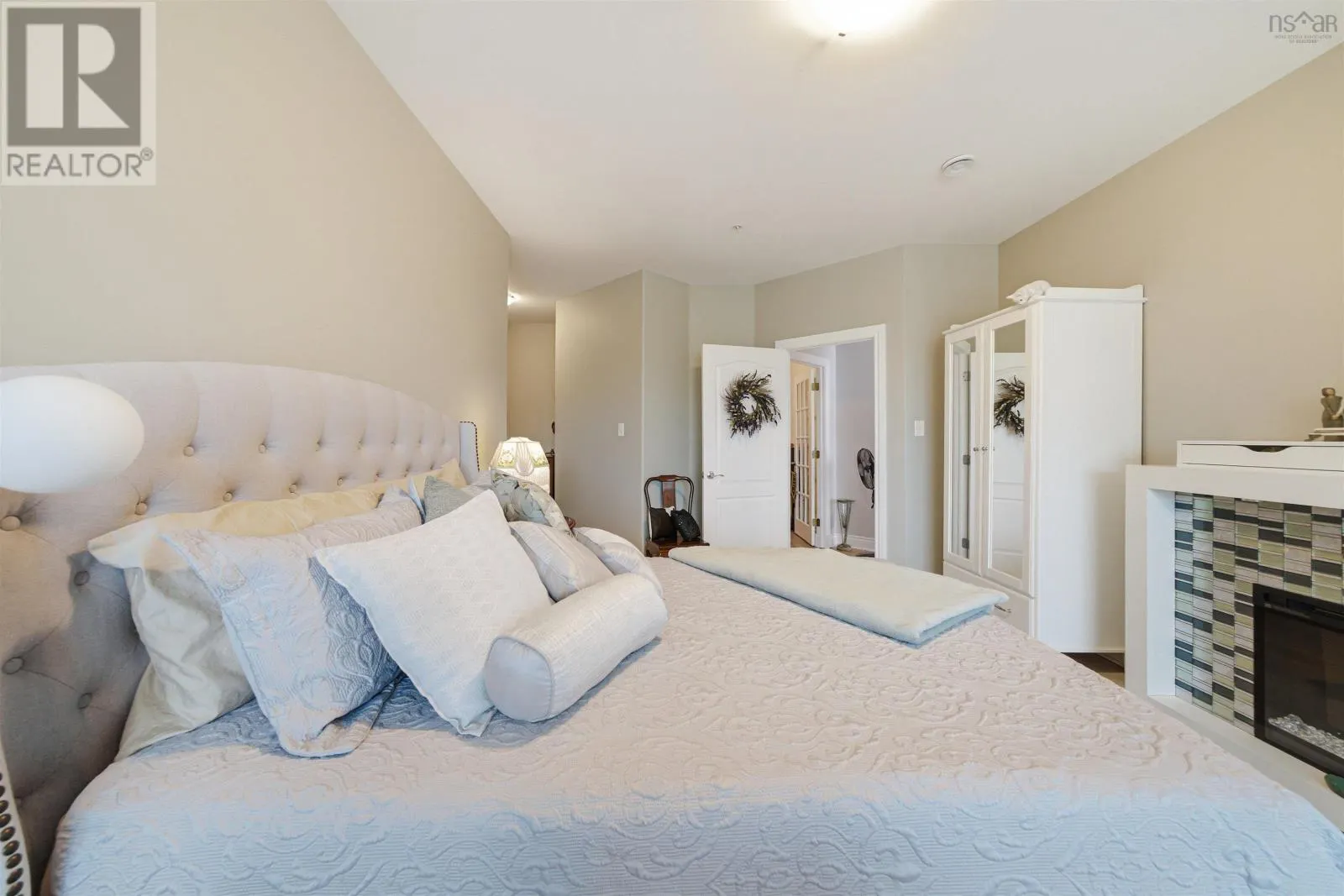 214 94 Bedros Lane