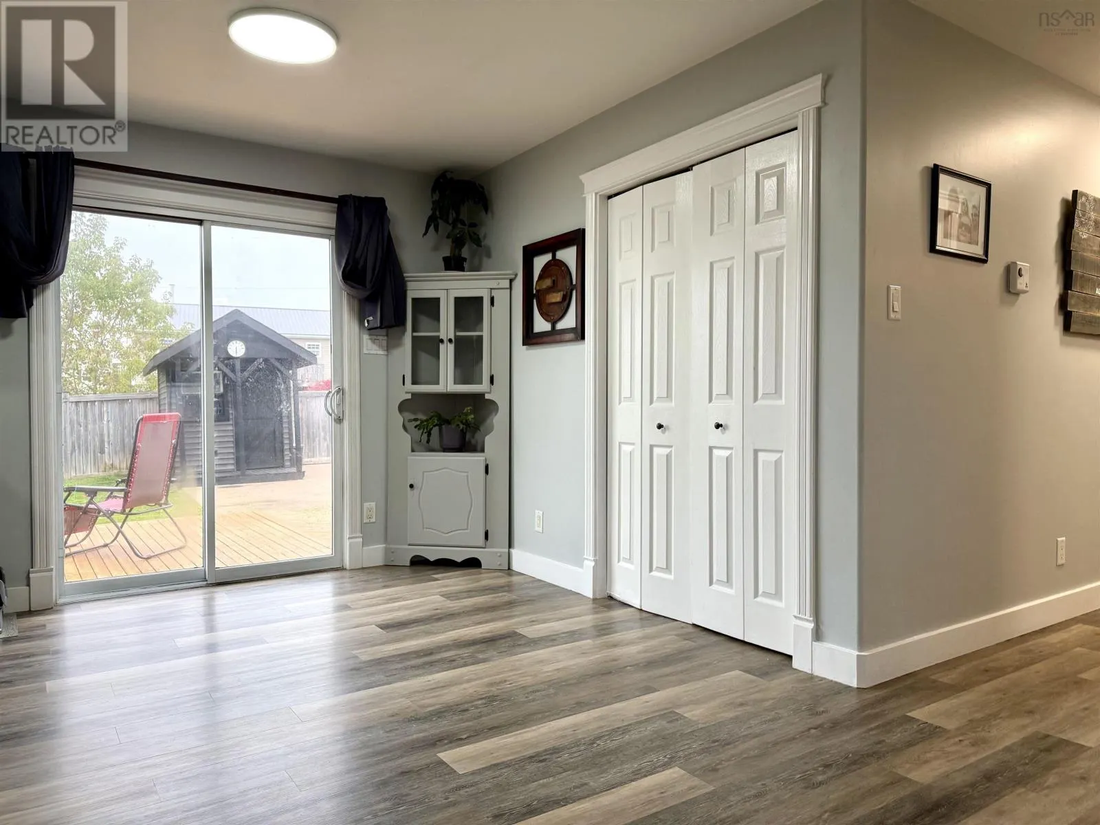 6 Paradise Avenue