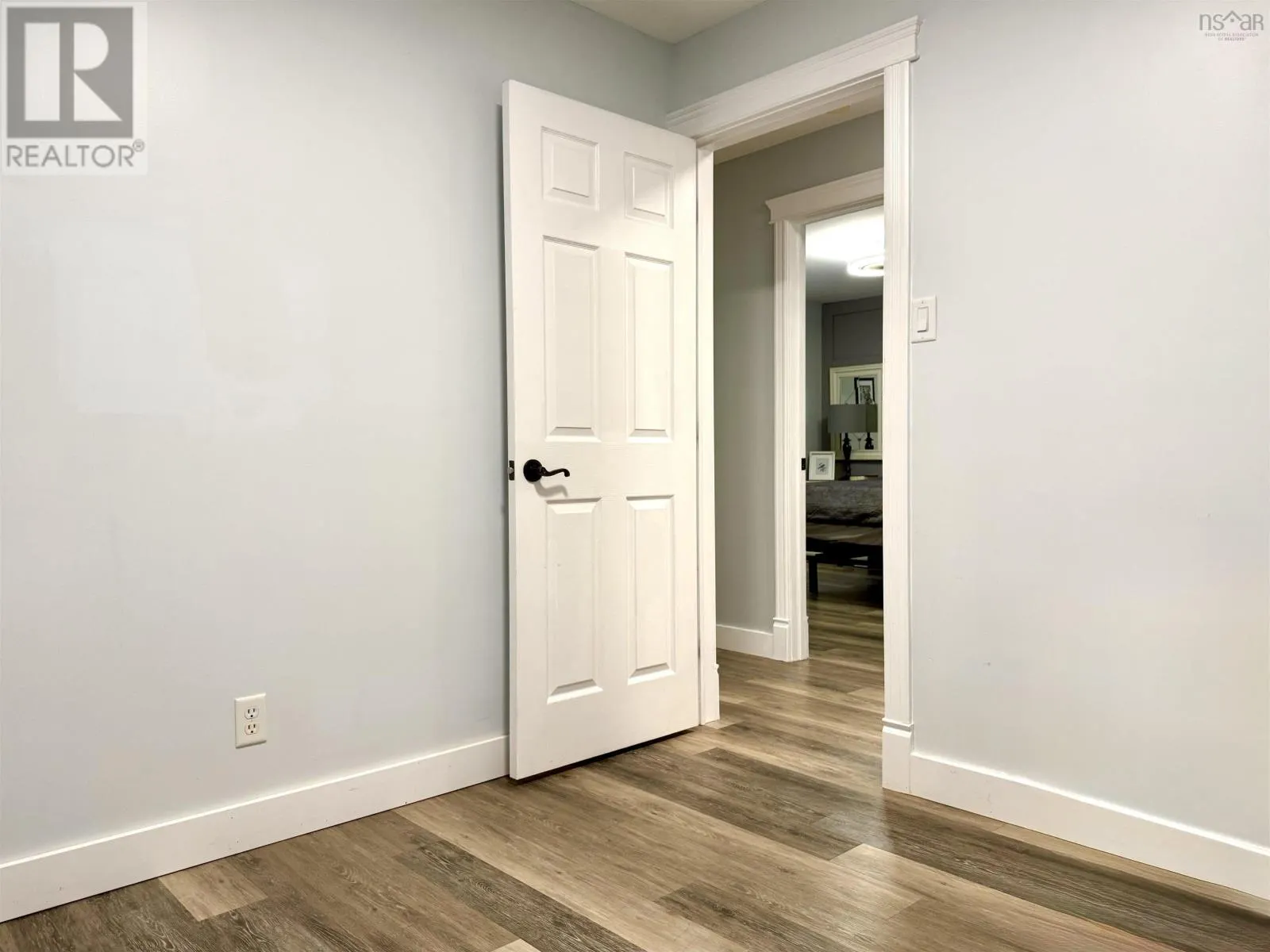 6 Paradise Avenue