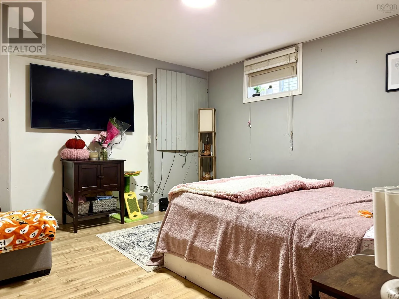 6 Paradise Avenue