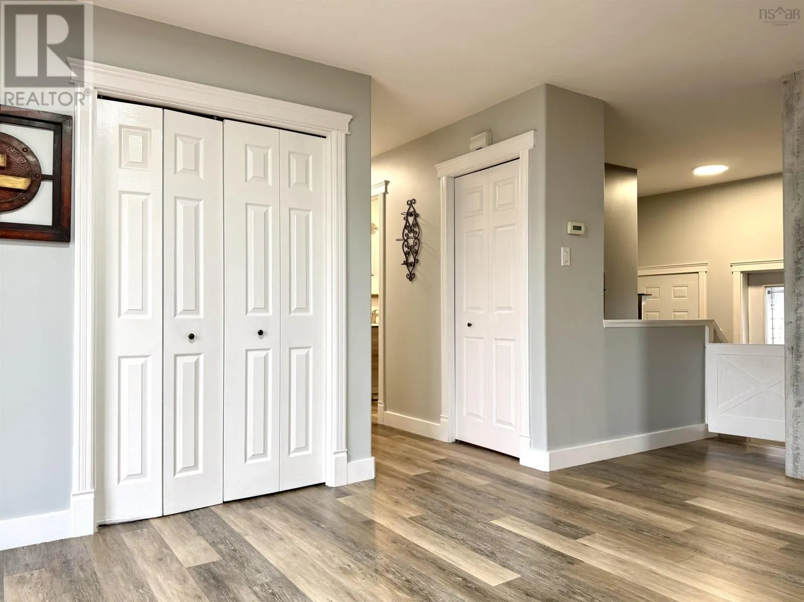 6 Paradise Avenue