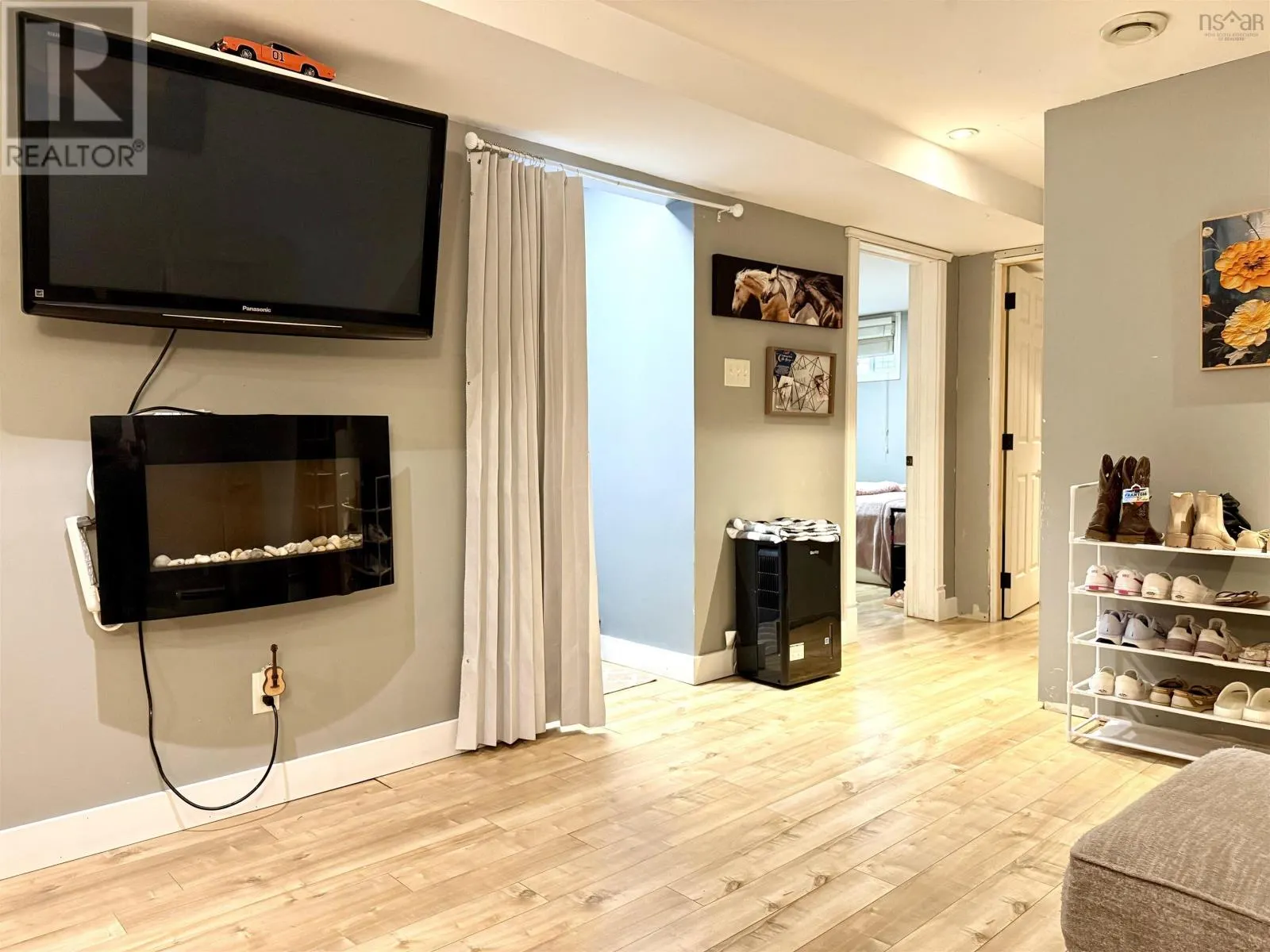 6 Paradise Avenue