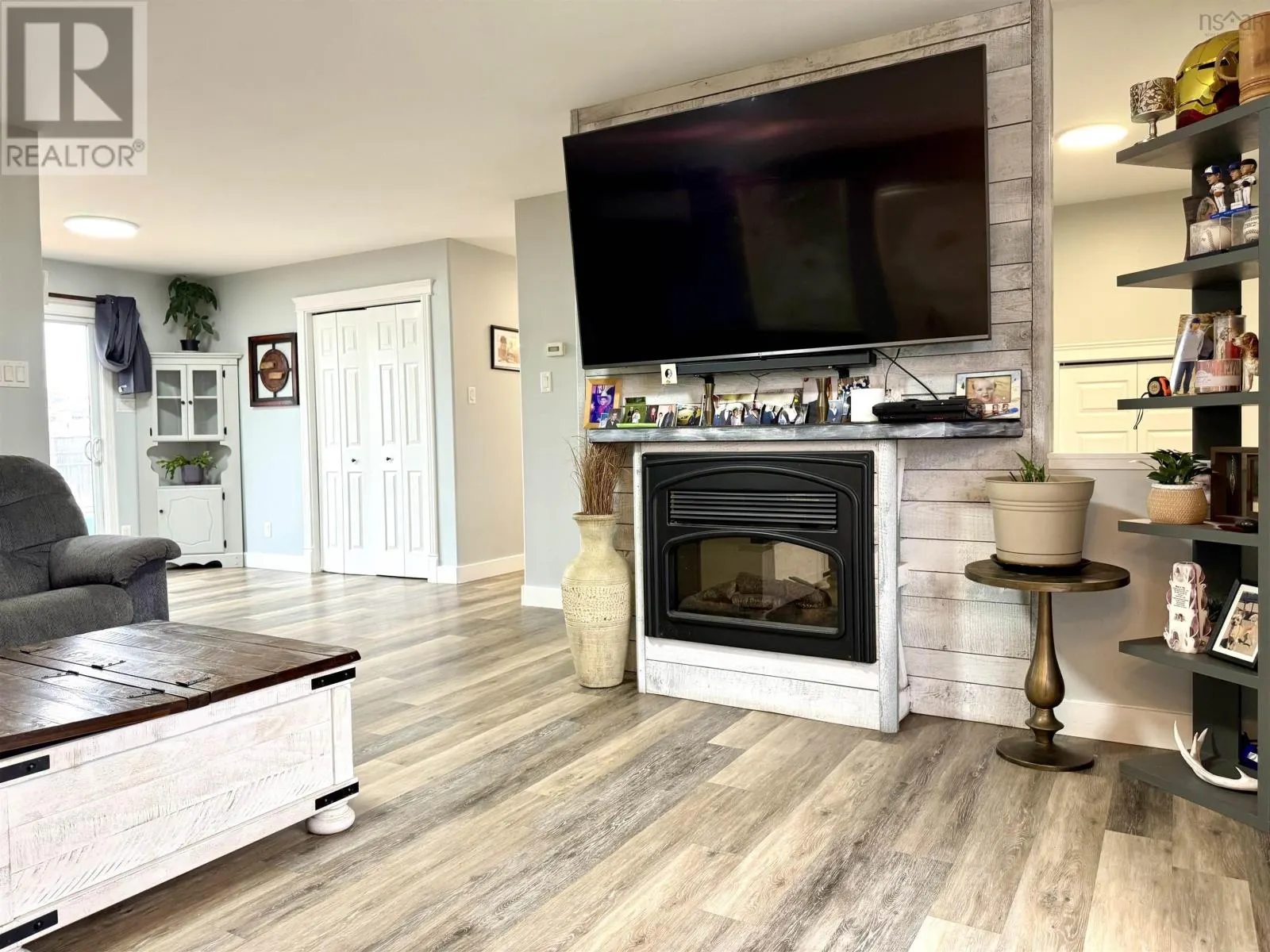 6 Paradise Avenue