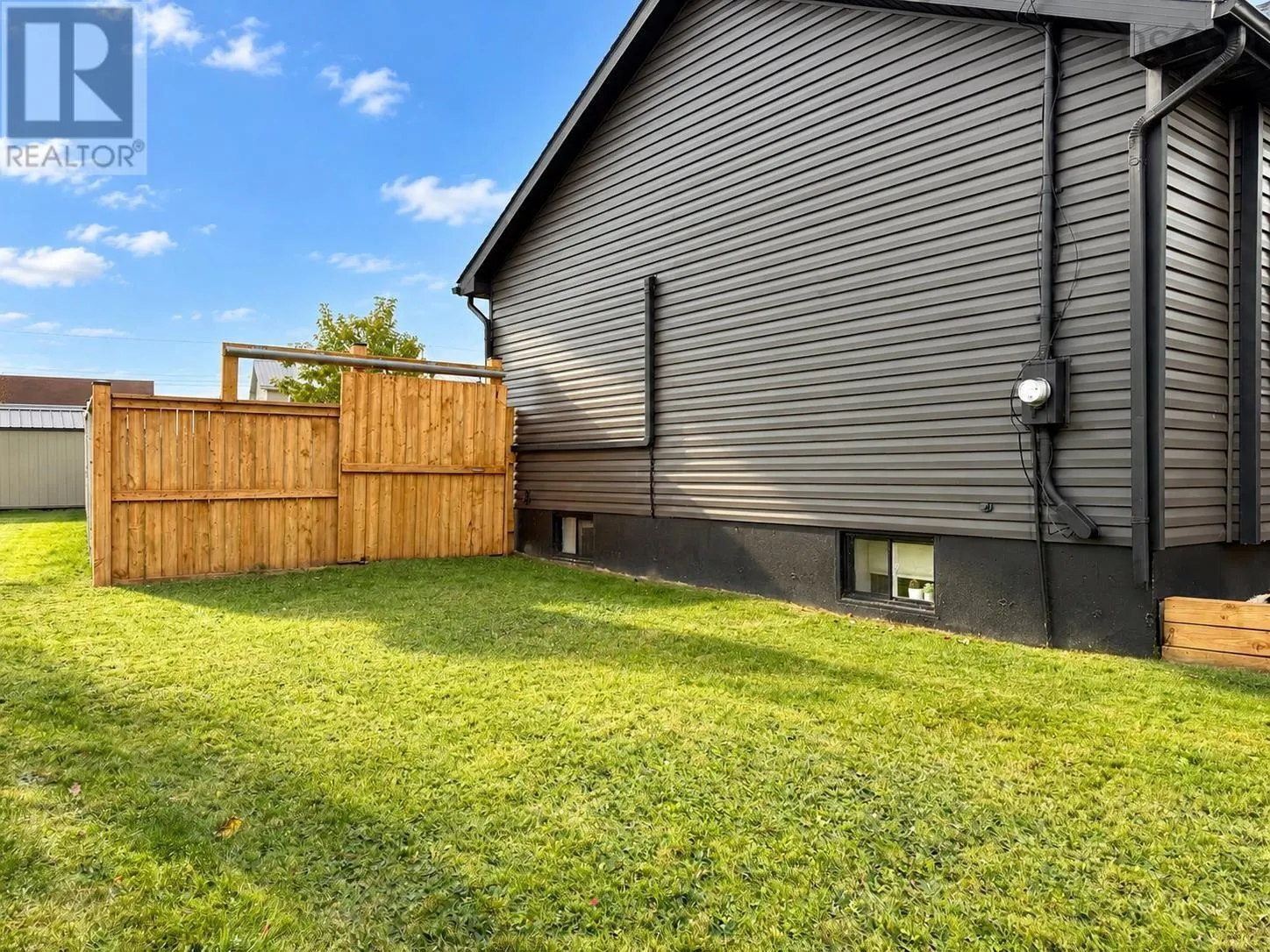 6 Paradise Avenue